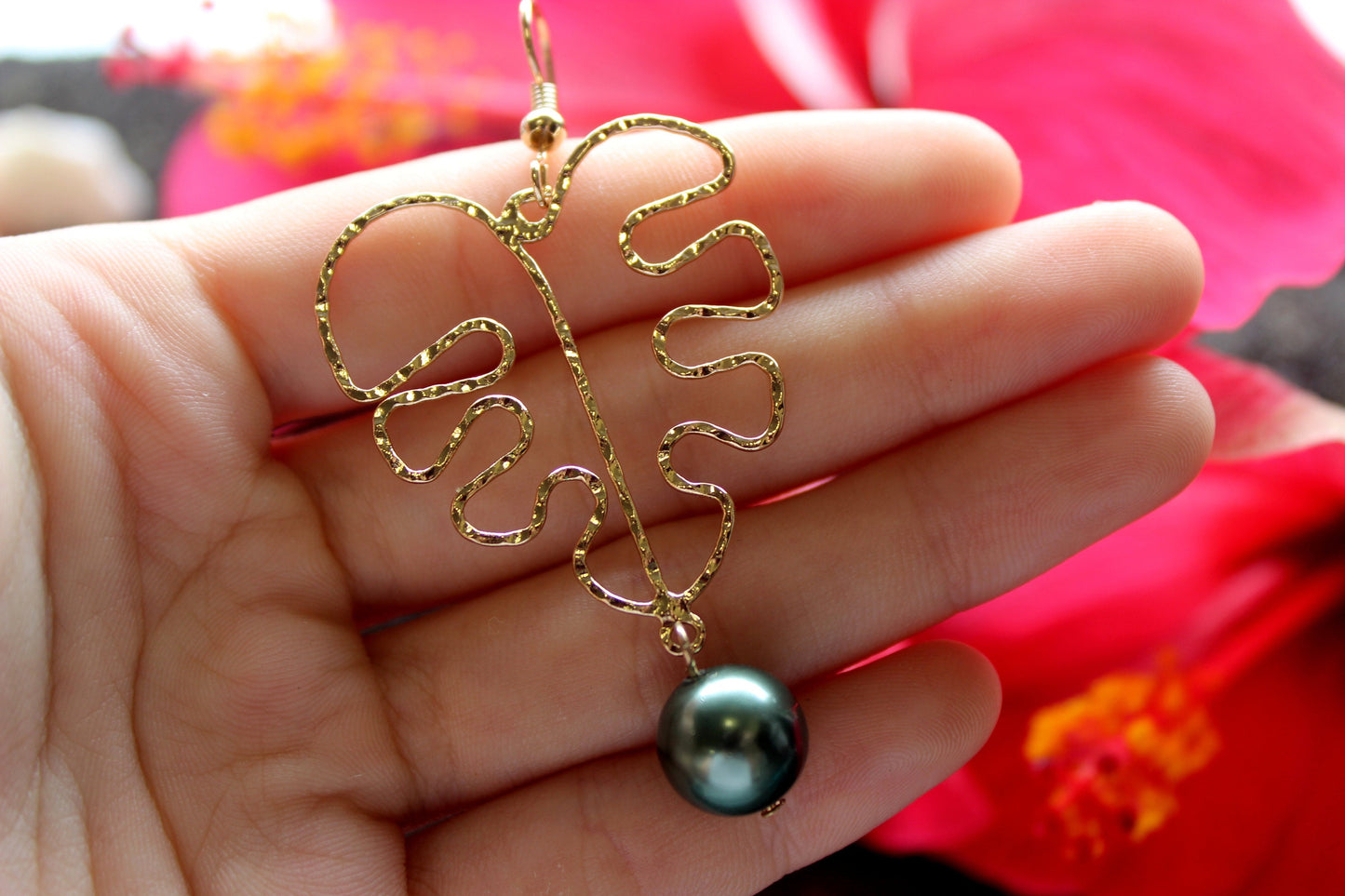 Monstera Leaf Wire: Hamilton Gold Earring with Shell Pearls
