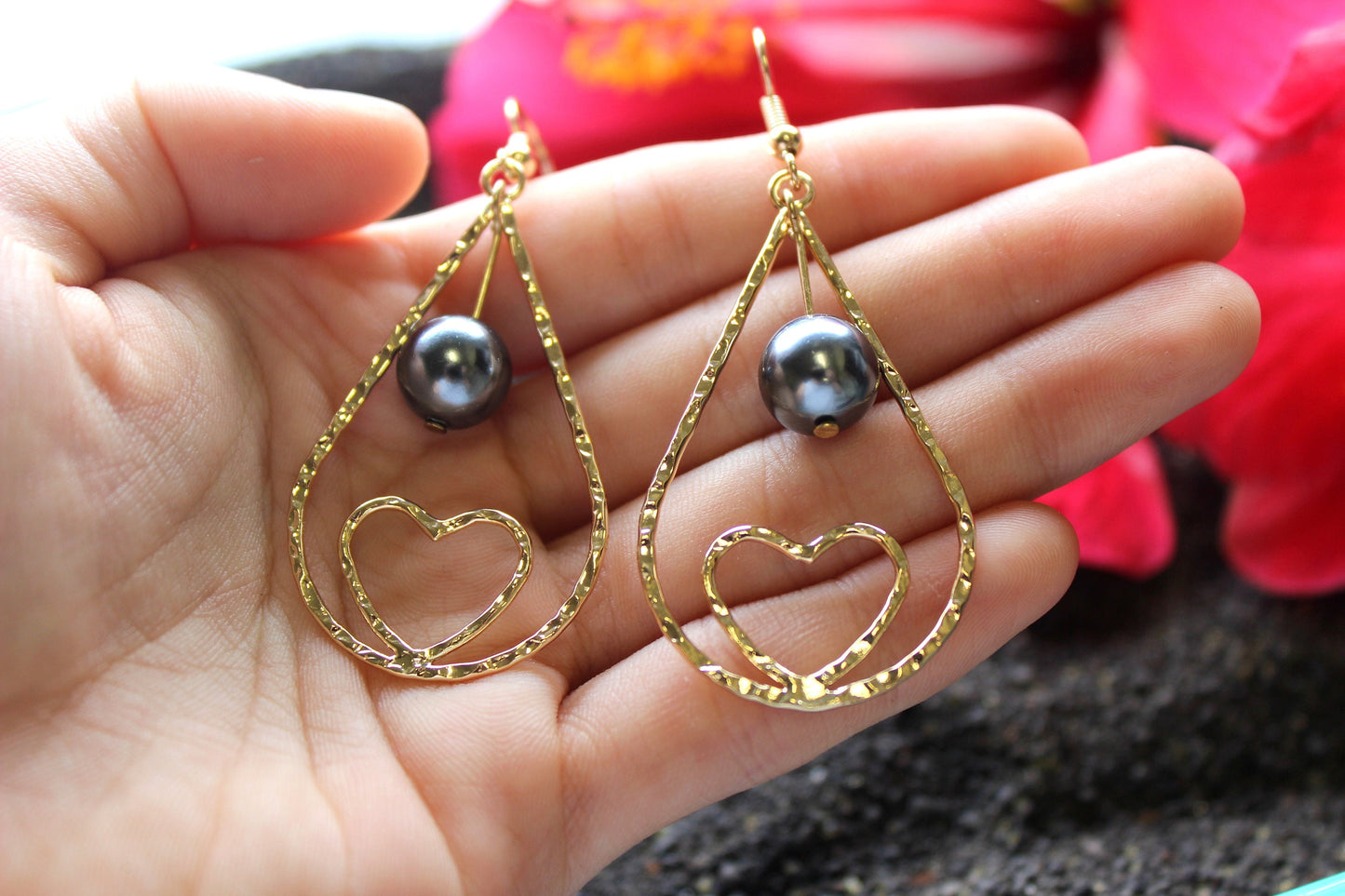 Teardrop Heart: Hamilton Gold Earring with Shell Pearls