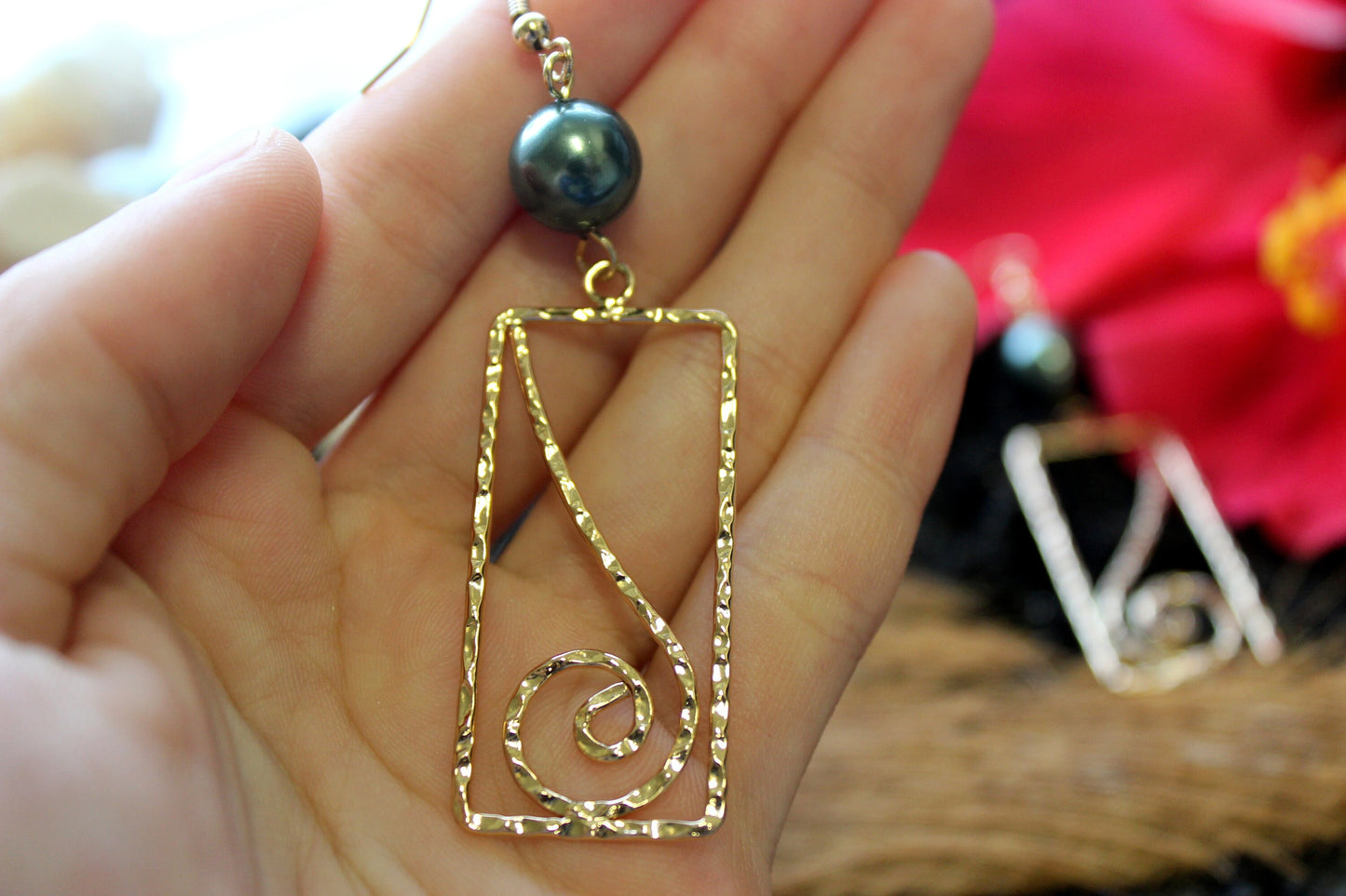 Spiral Rectangle: Hamilton Gold Earring with Shell Pearls