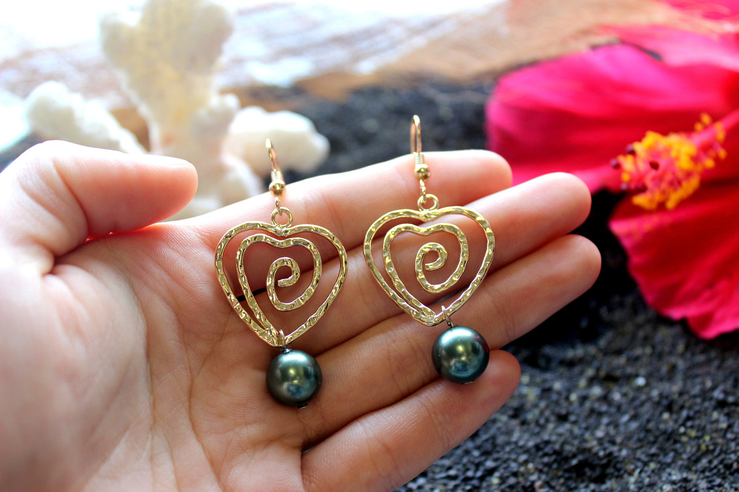 Heart Piko: Hamilton Gold Earring with Shell Pearls
