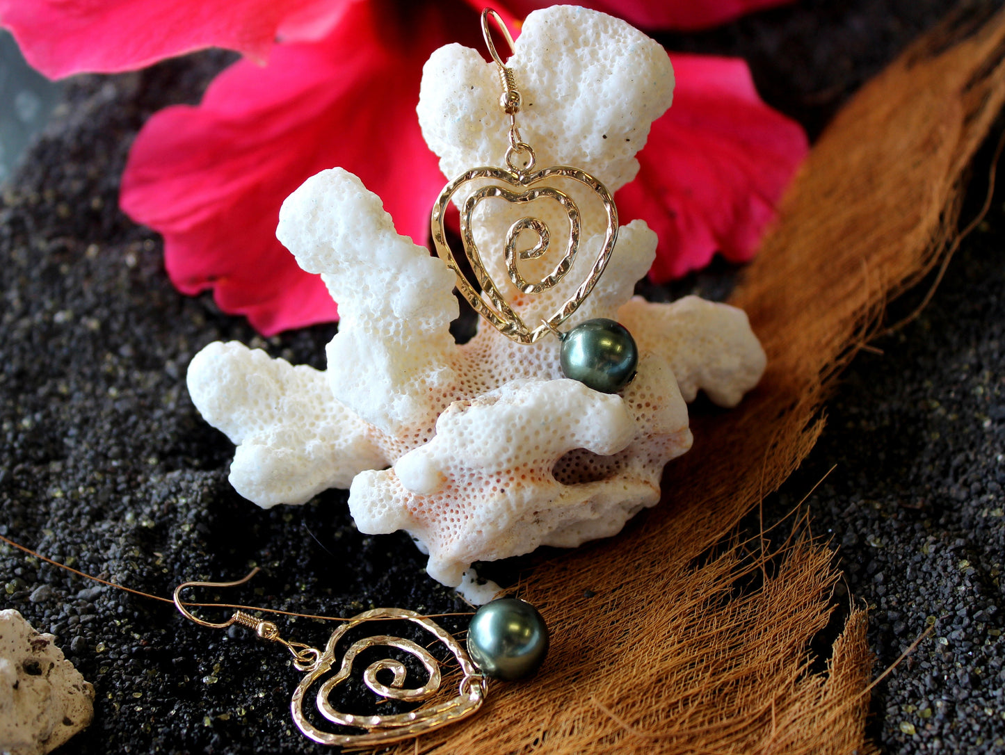 Heart Piko: Hamilton Gold Earring with Shell Pearls