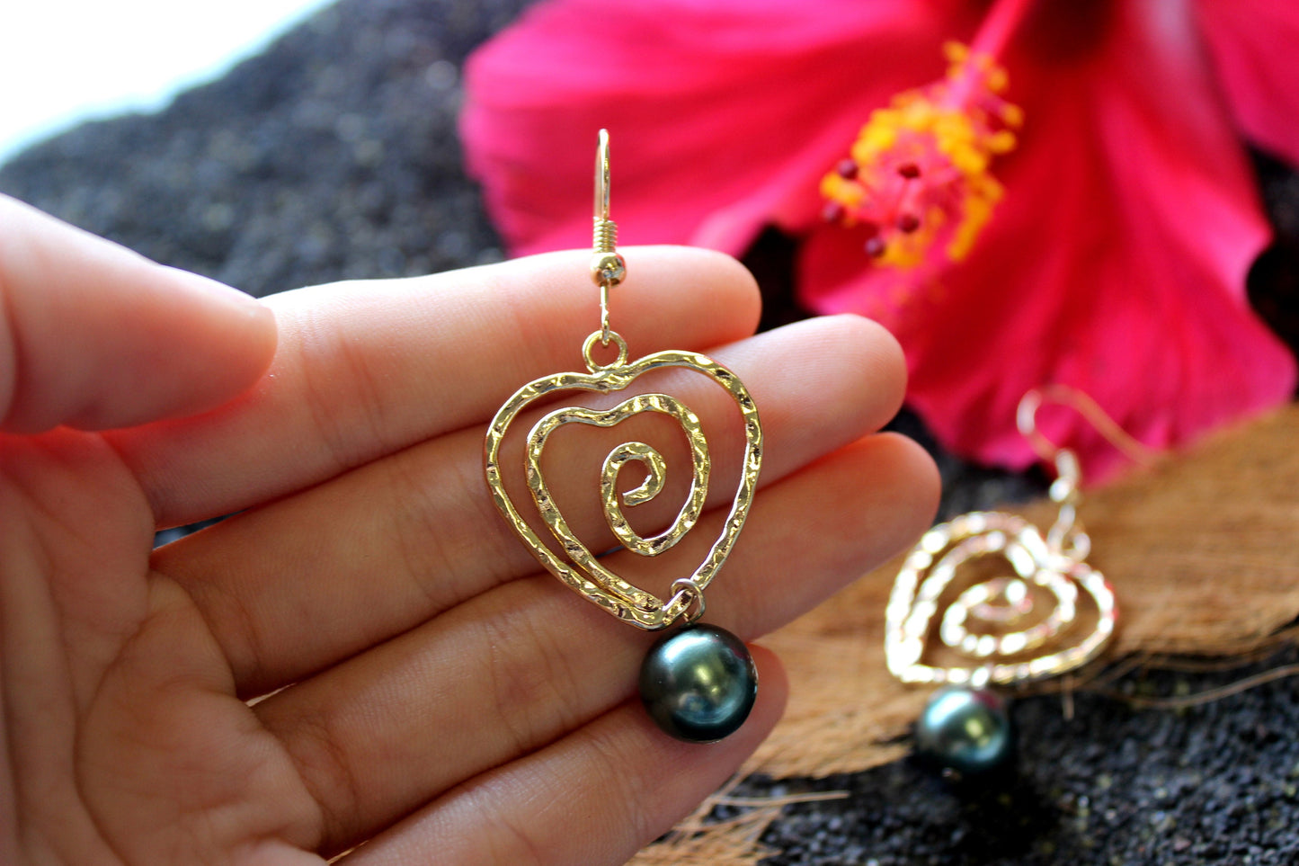 Heart Piko: Hamilton Gold Earring with Shell Pearls