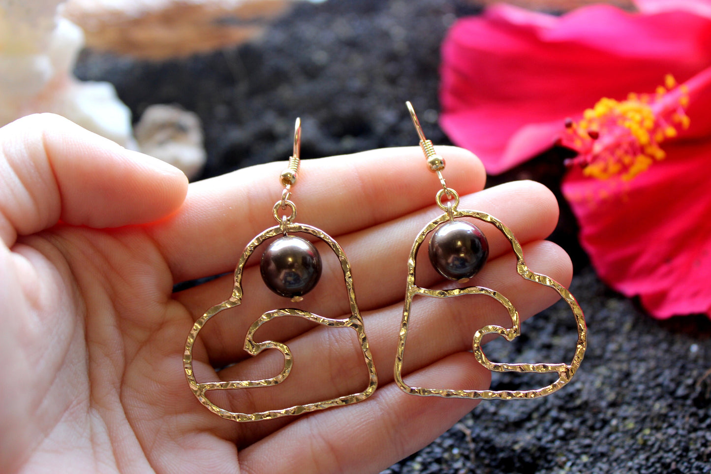 Heart Wave: Hamilton Gold Earring with Shell Pearls