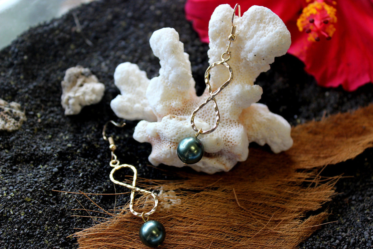 Infinity: Hamilton Gold Earring with Shell Pearls