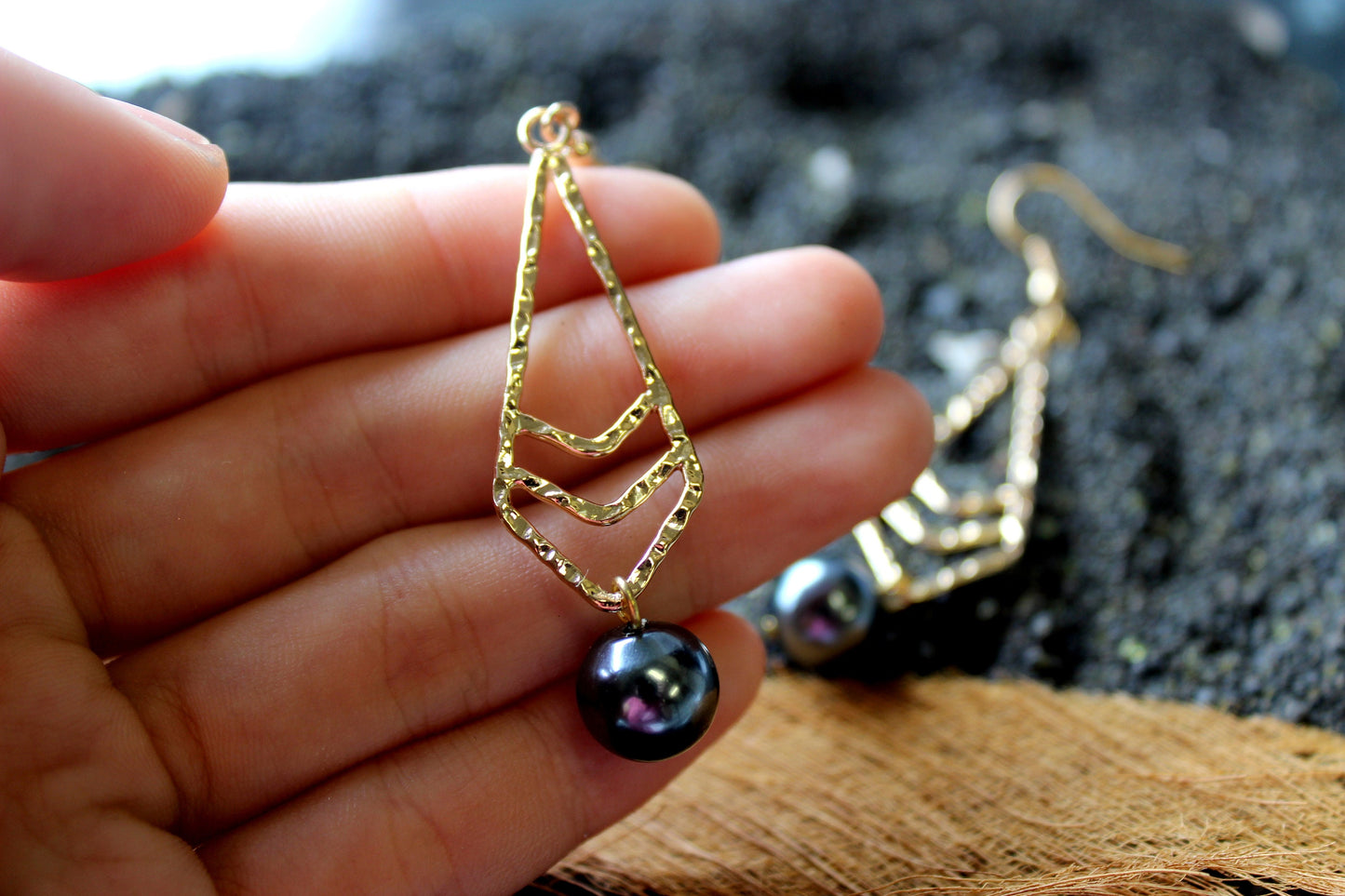 Hawaiian Tribal Design: Hamilton Gold Earring with Shell Pearls