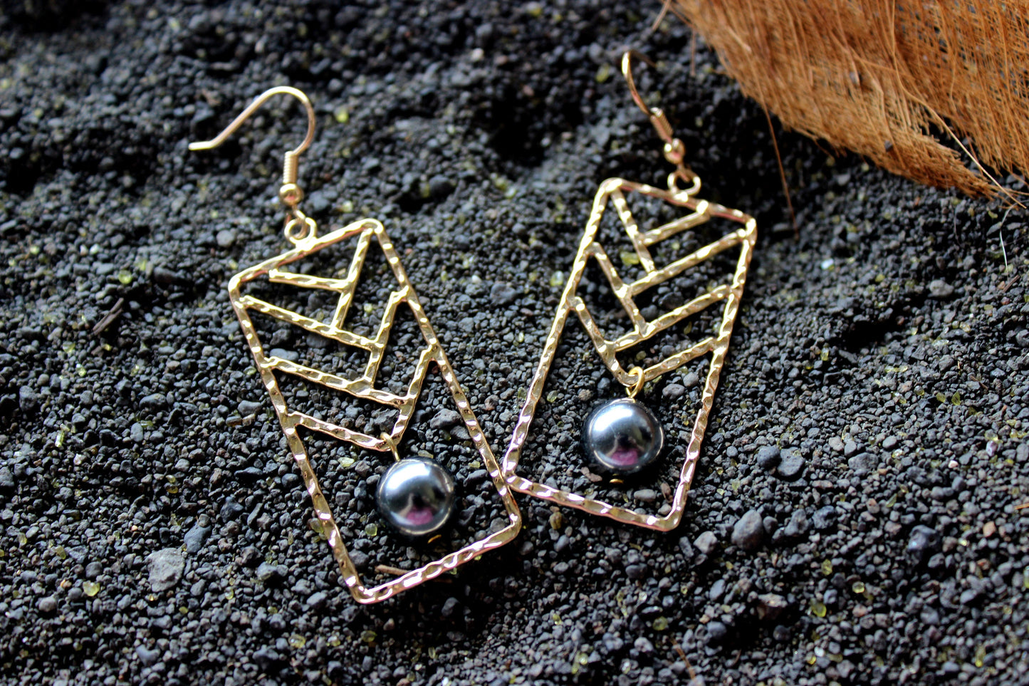 Hawaiian Lauhala Weave: Hamilton Gold Earring with Shell Pearls