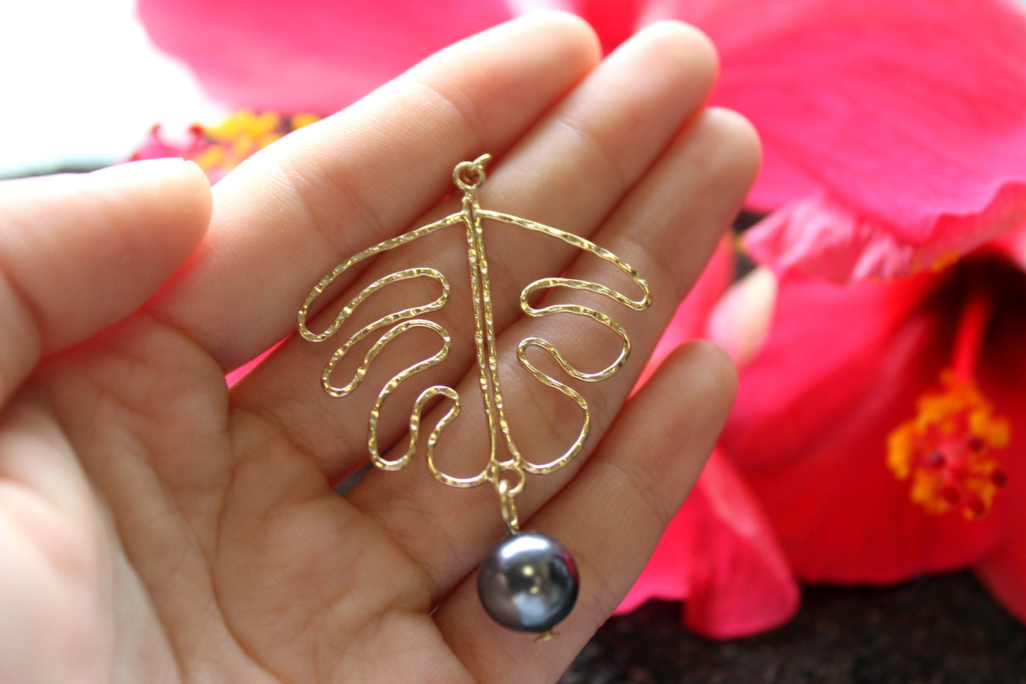 Monstera Wire: Hamilton Gold Earring with Shell Pearls