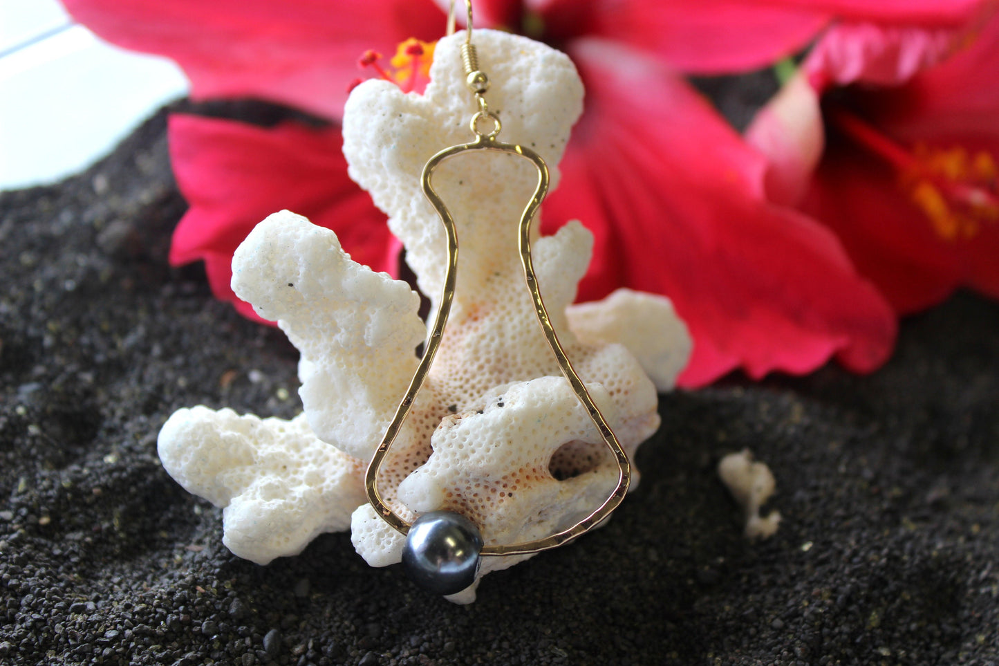 Hawaiian Poi Pounder: Hamilton Gold Earring with Shell Pearls