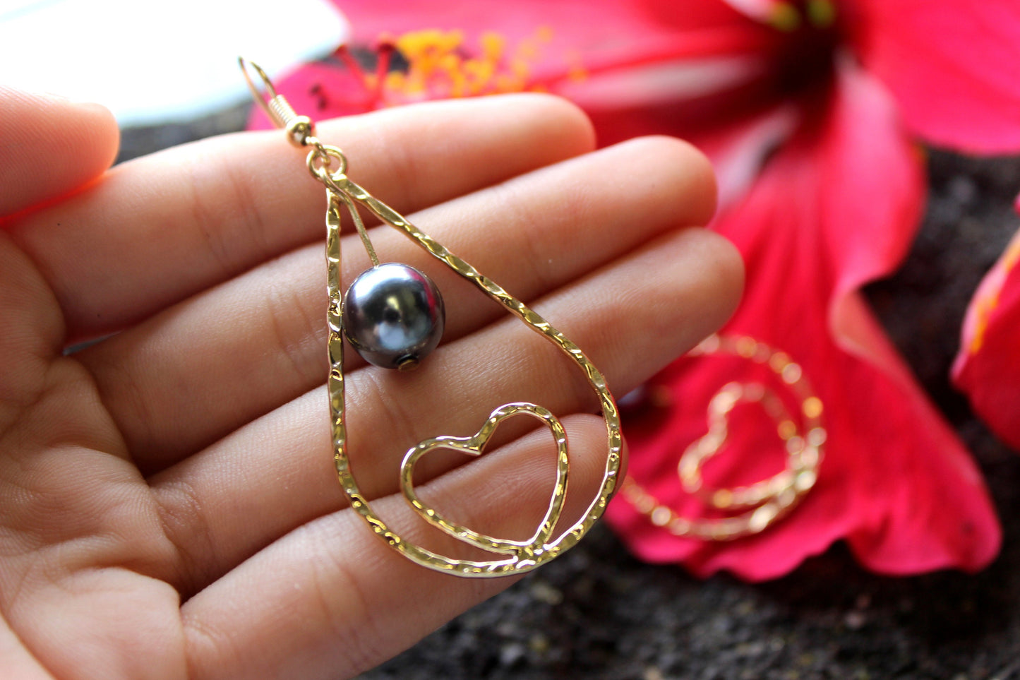 Teardrop Heart: Hamilton Gold Earring with Shell Pearls