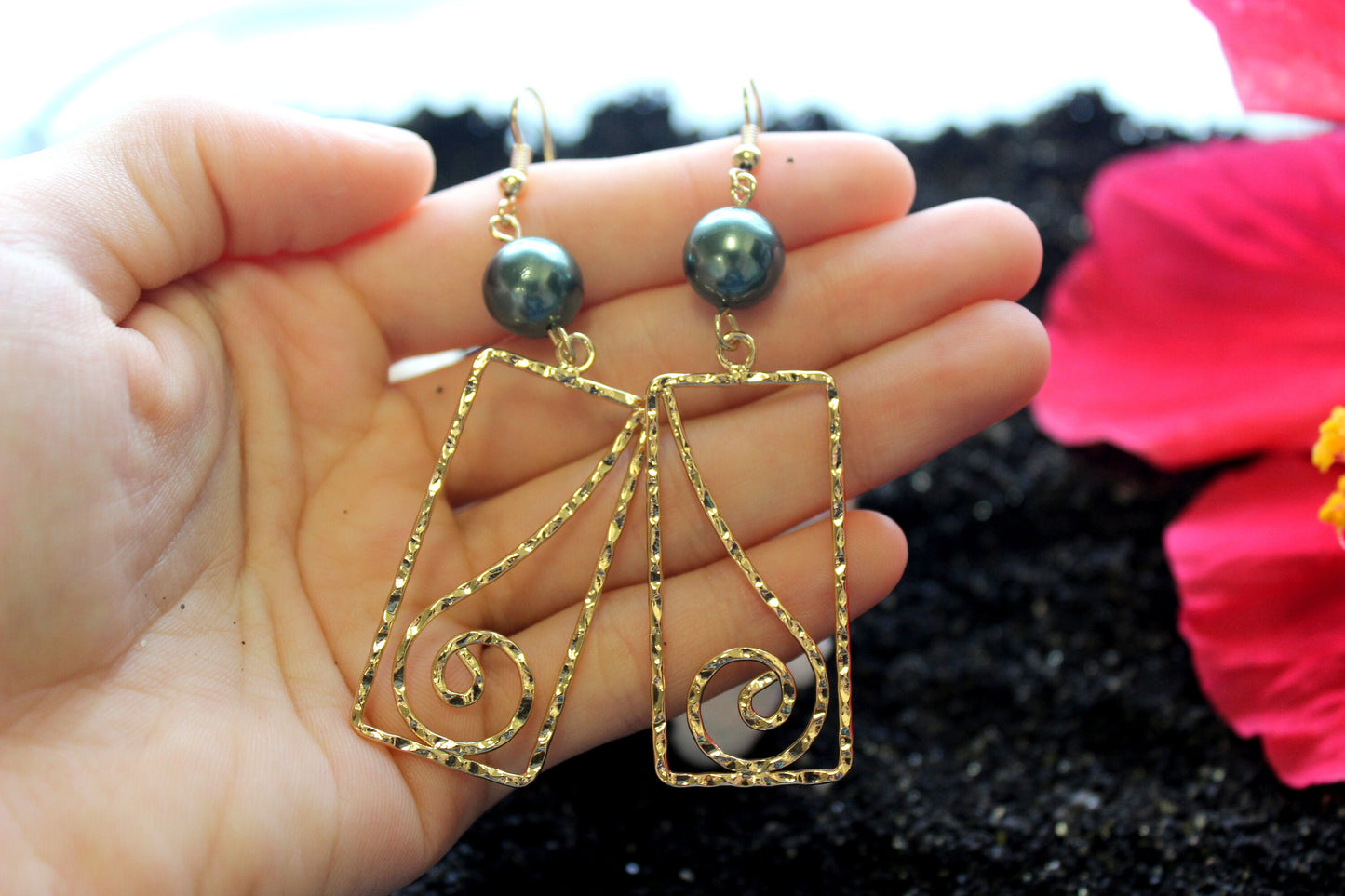 Spiral Rectangle: Hamilton Gold Earring with Shell Pearls
