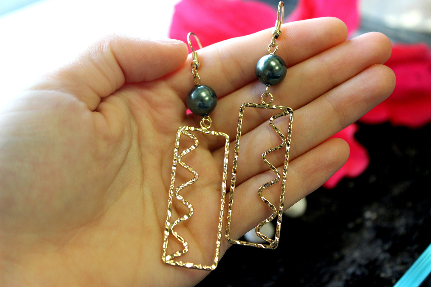 Hawaiian Island Style : Hamilton Gold Earring with Shell Pearls