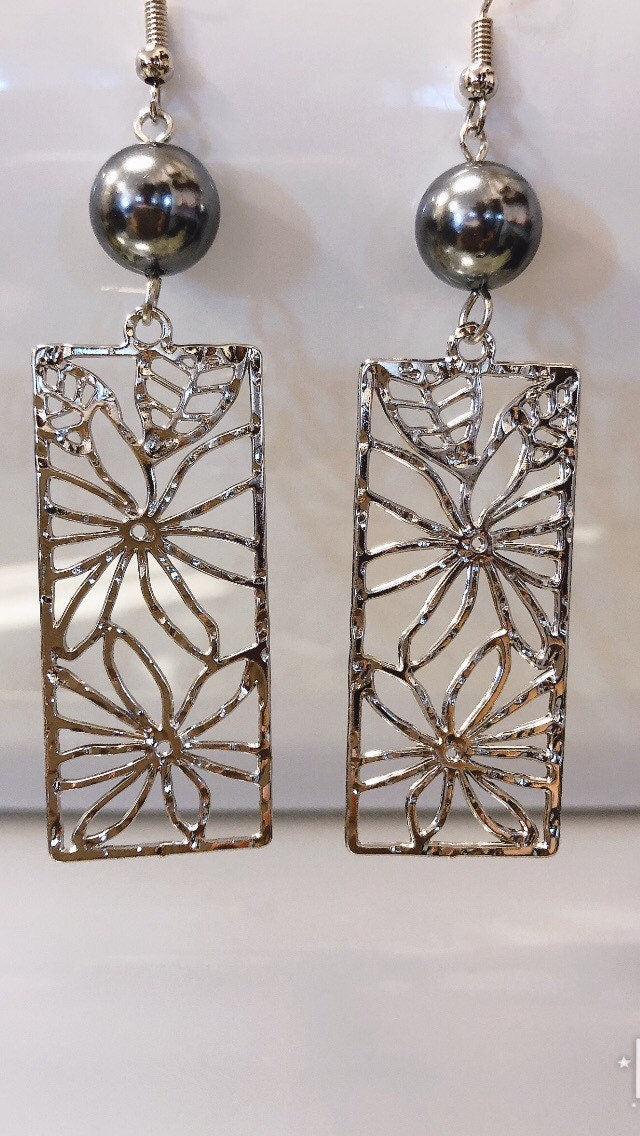 Hawaiian Tiare Flowers Rectangle: Hamilton Silver Earring with Shell Pearls
