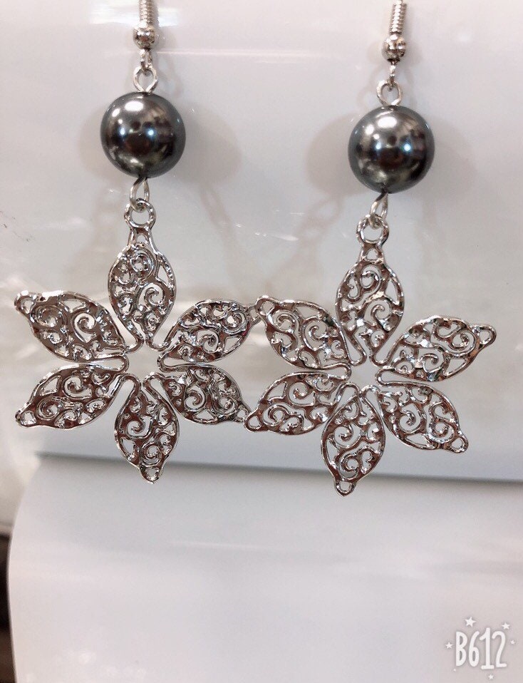 Spiral Tropical Silver Flower: Hamilton Silver Earring with Shell Pearls