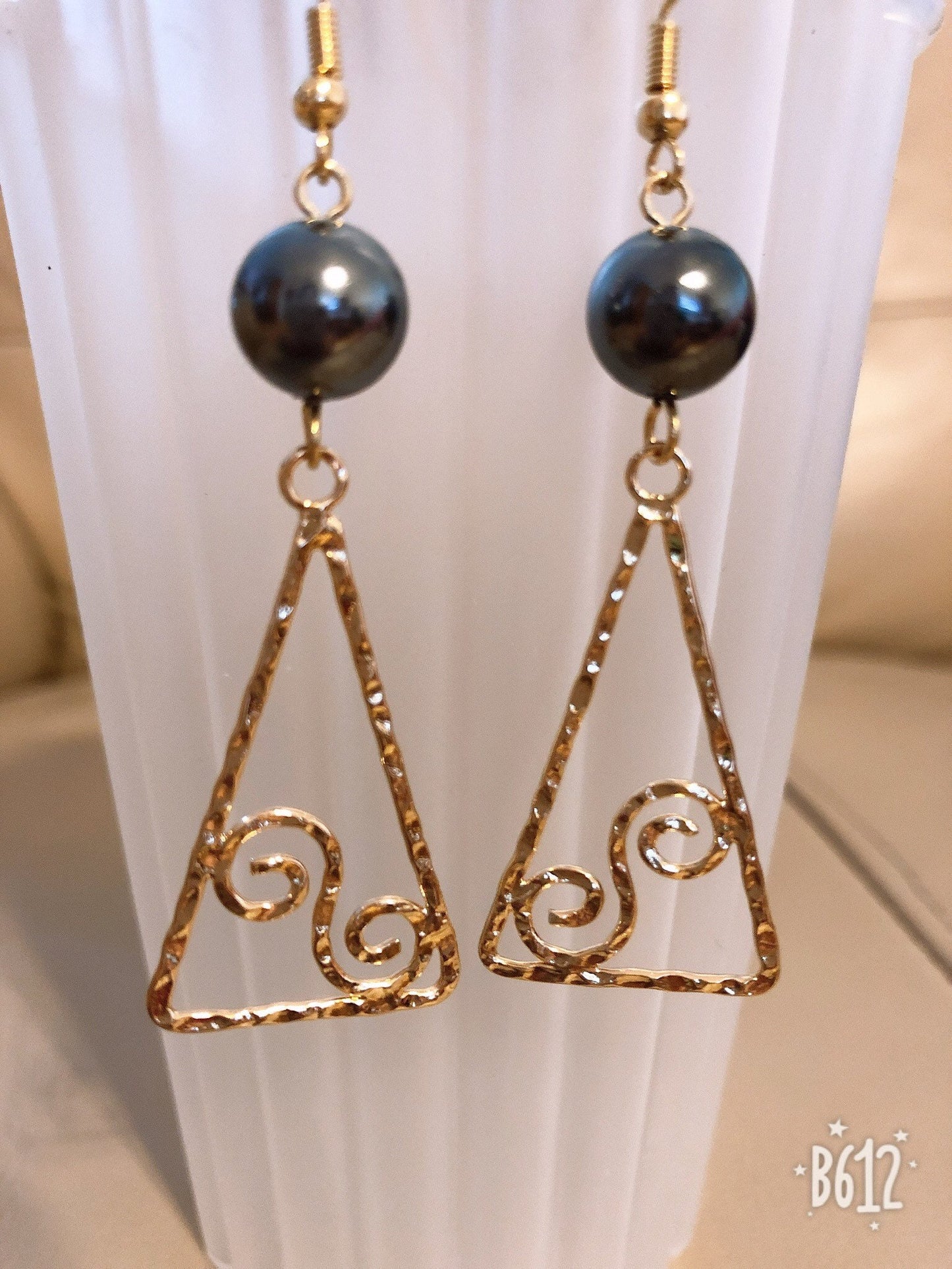 Spiral Triangle: Hamilton Gold Earring with Shell Pearls