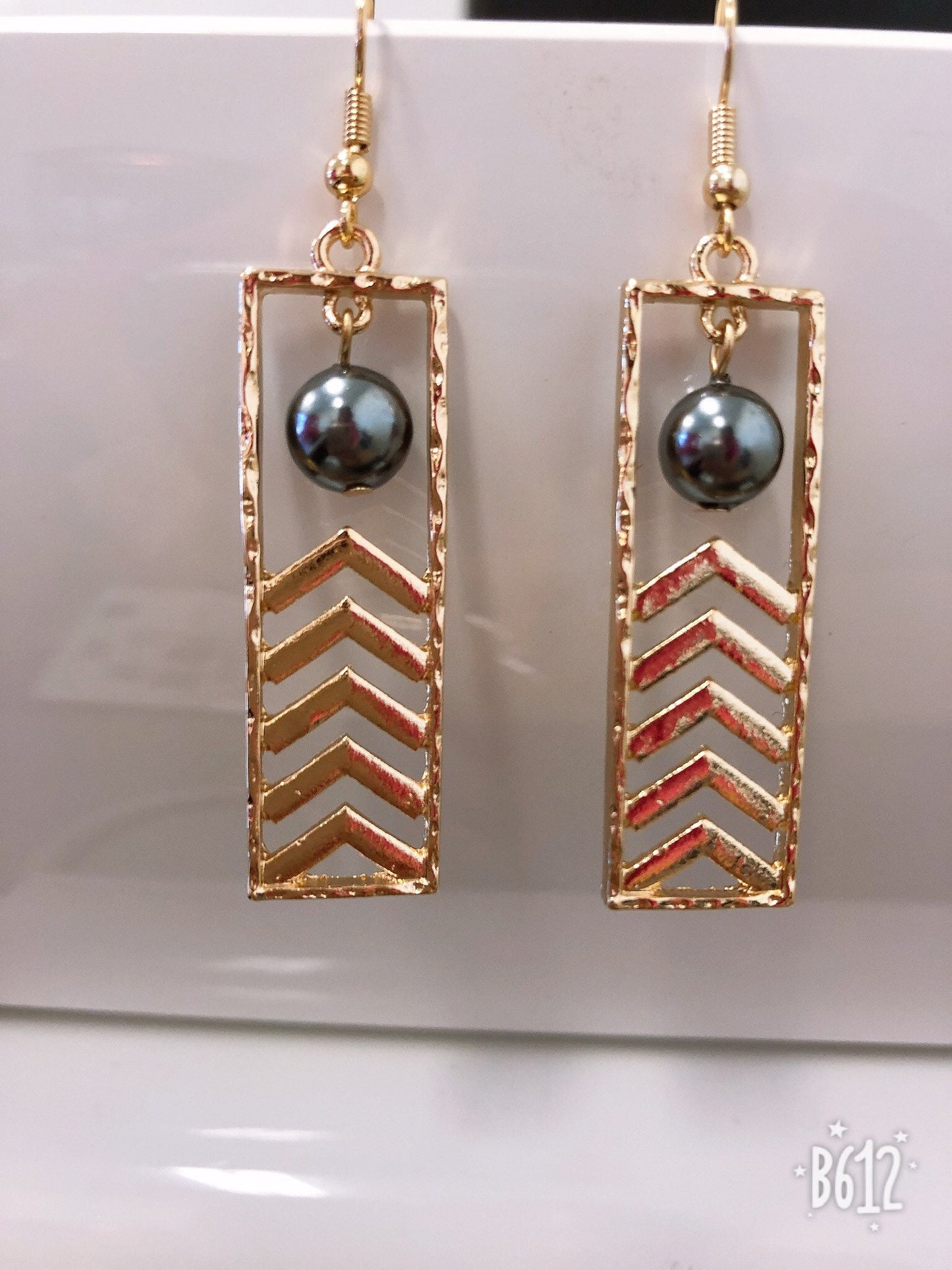Hawaiian Tribal Rectangle Design: Hamilton Gold Earring with Shell Pearls