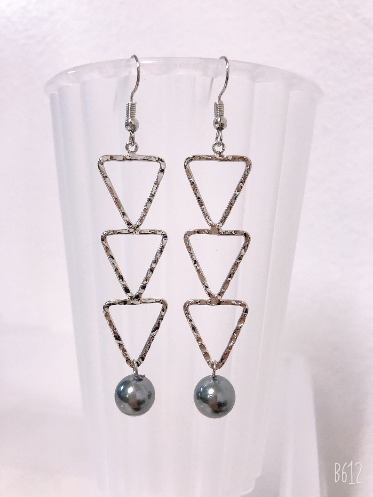 Mauna Kea Wire : Hamilton Silver Earring with Shell Pearls
