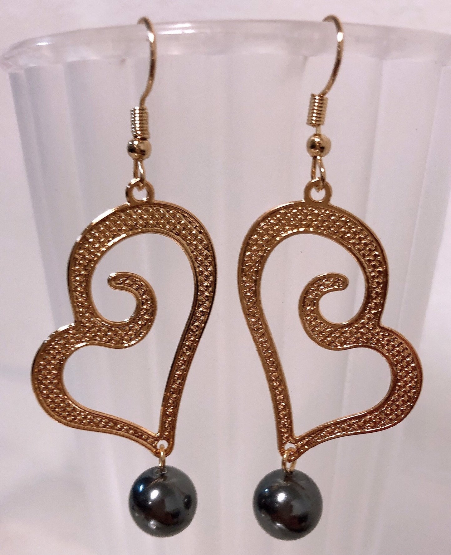 Swirly Heart : Hamilton Gold Earring with Shell Pearls