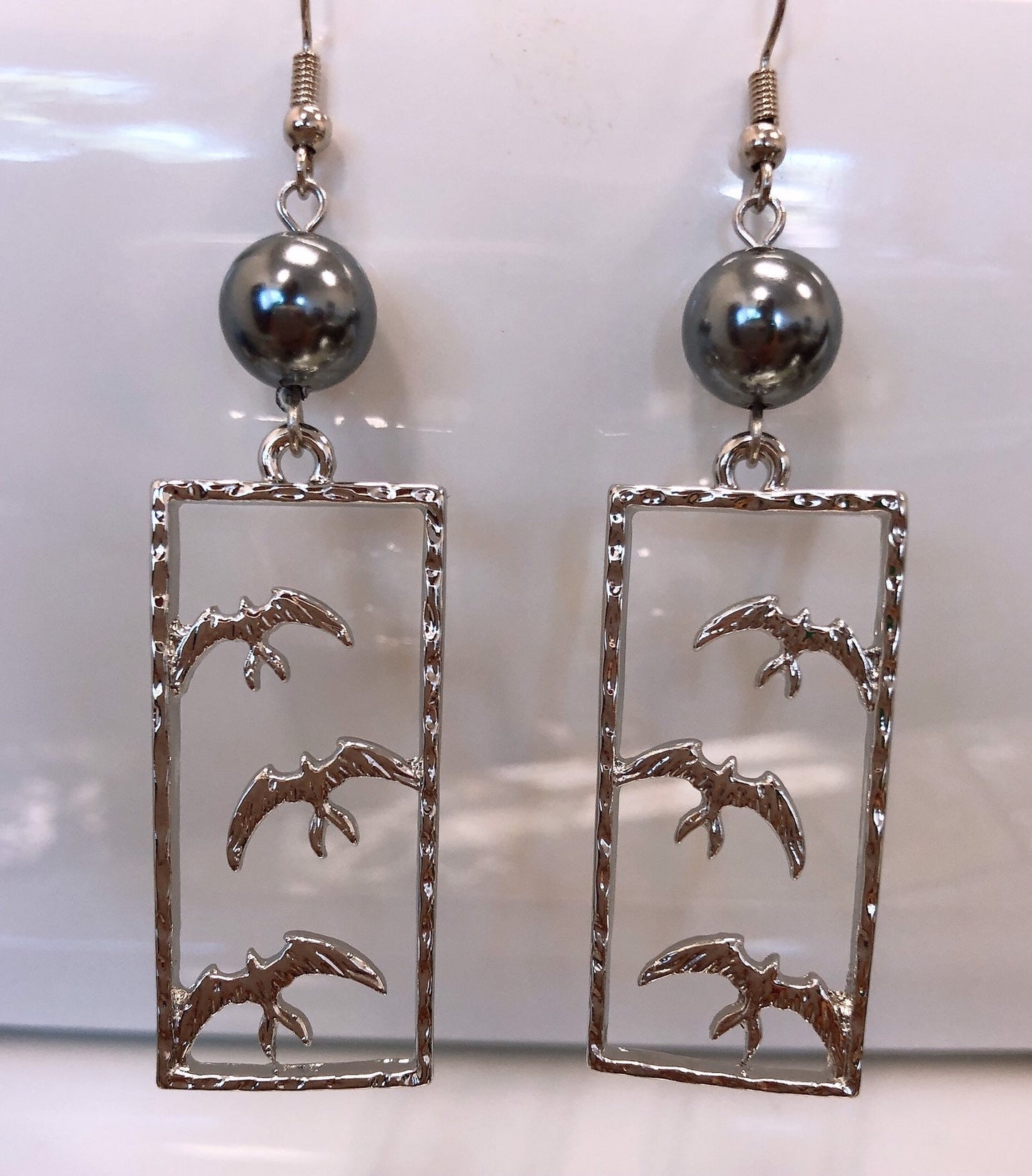Iwa Birds: Hamilton Silver Earring with Shell Pearls