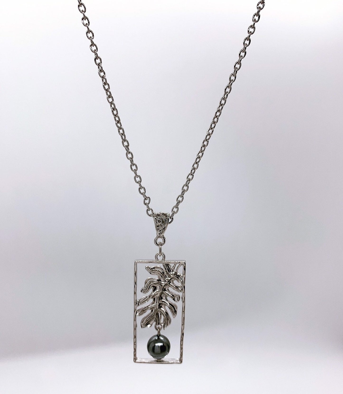 Hawaiian Ulu Tropical Leaf Design : Hamilton Silver Necklace with Shell Pearls
