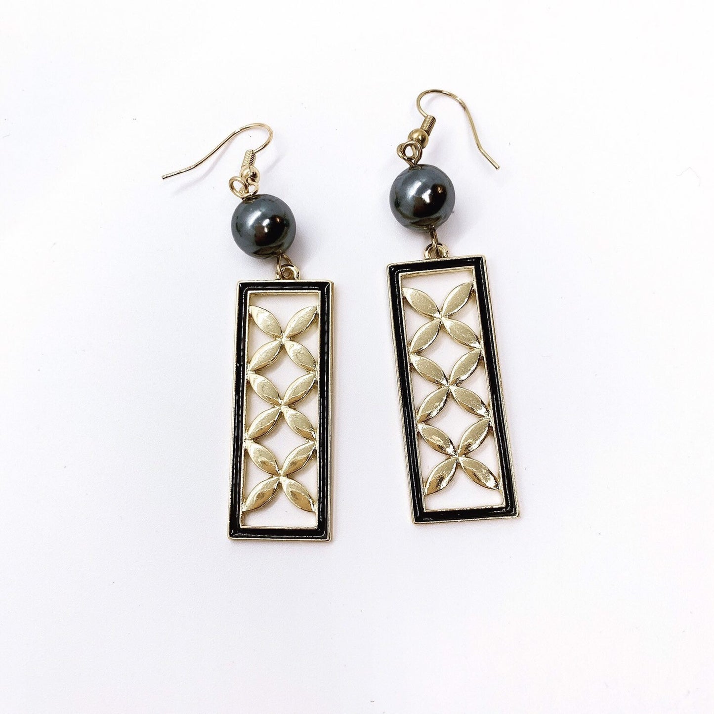 Three Flower Black Outline Design : Hamilton Gold Earring with Shell Pearls