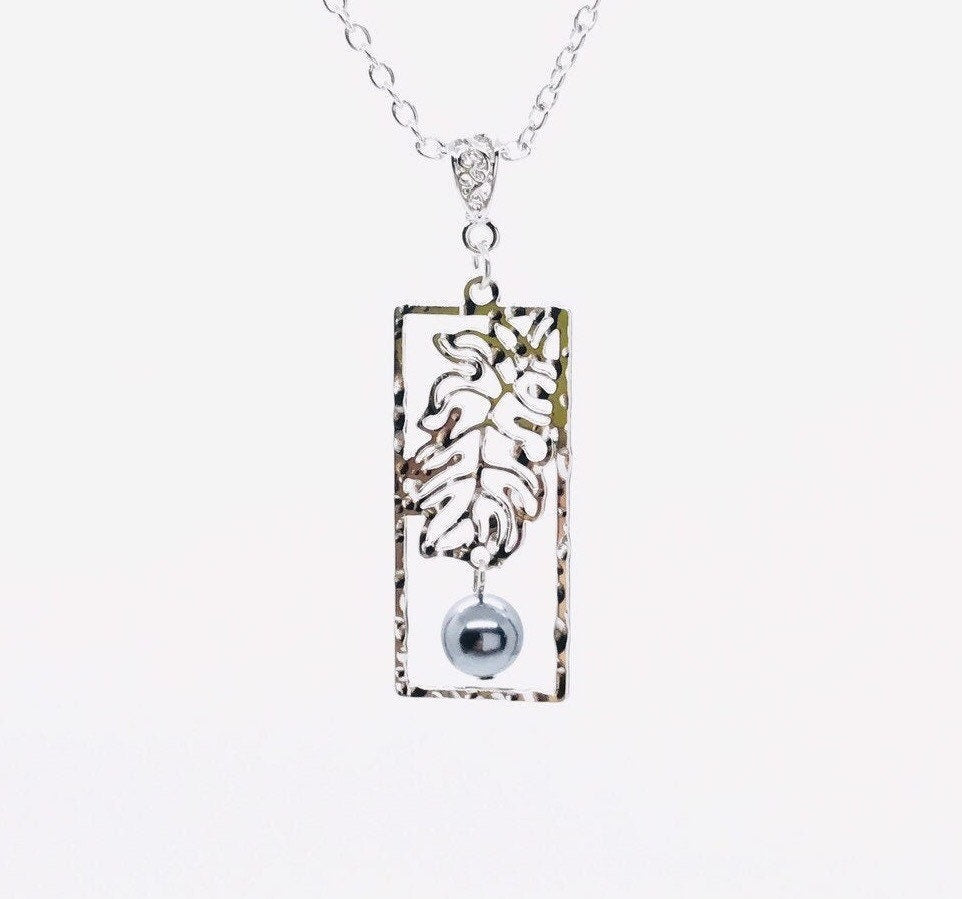 Hawaiian Ulu Leaf Design : Hamilton Silver Necklace with Shell Pearls