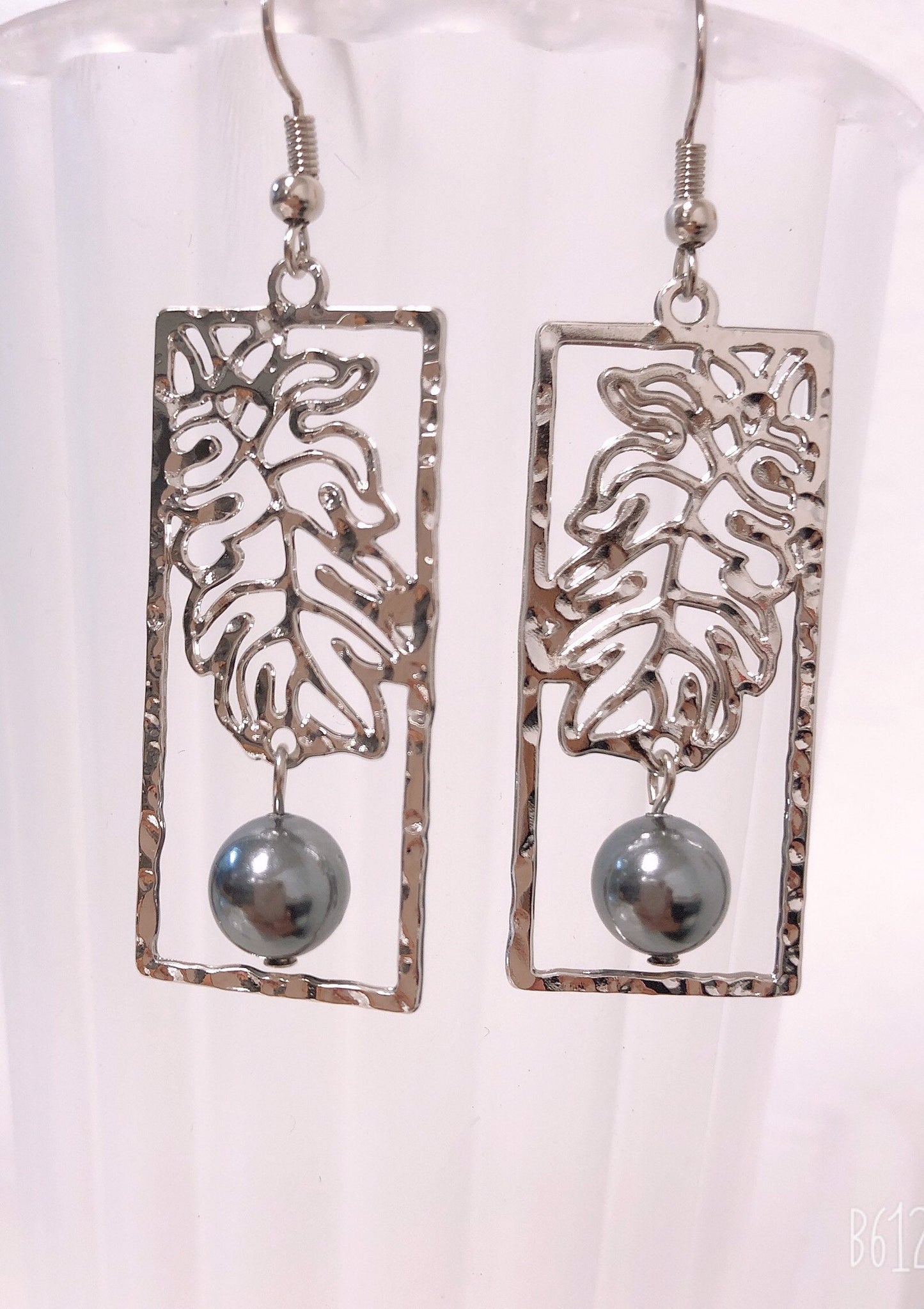 Hawaiian Ulu Leaf Design: Hamilton Silver Earring with Shell Pearls Breadfruit