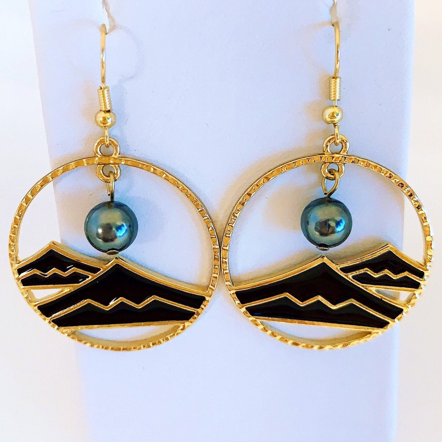 Mauna Kea Circle: Hamilton Gold Earring with Shell Pearls new color shell pearls