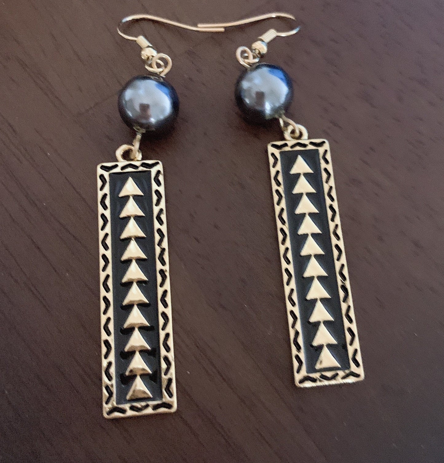 Mauna Kea Black Tribal Rectangle: Hamilton Gold Earring with Shell Pearls