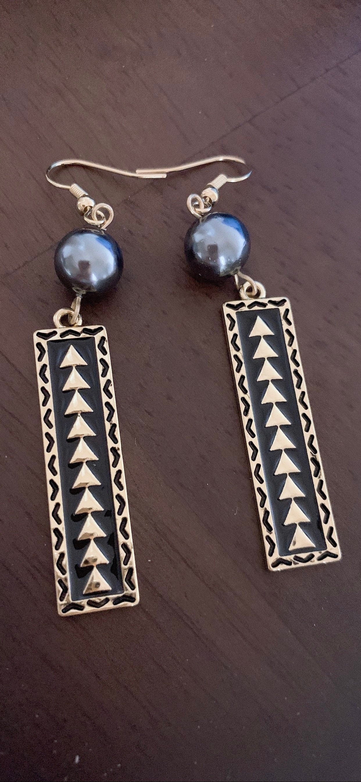 Mauna Kea Black Tribal Rectangle: Hamilton Gold Earring with Shell Pearls