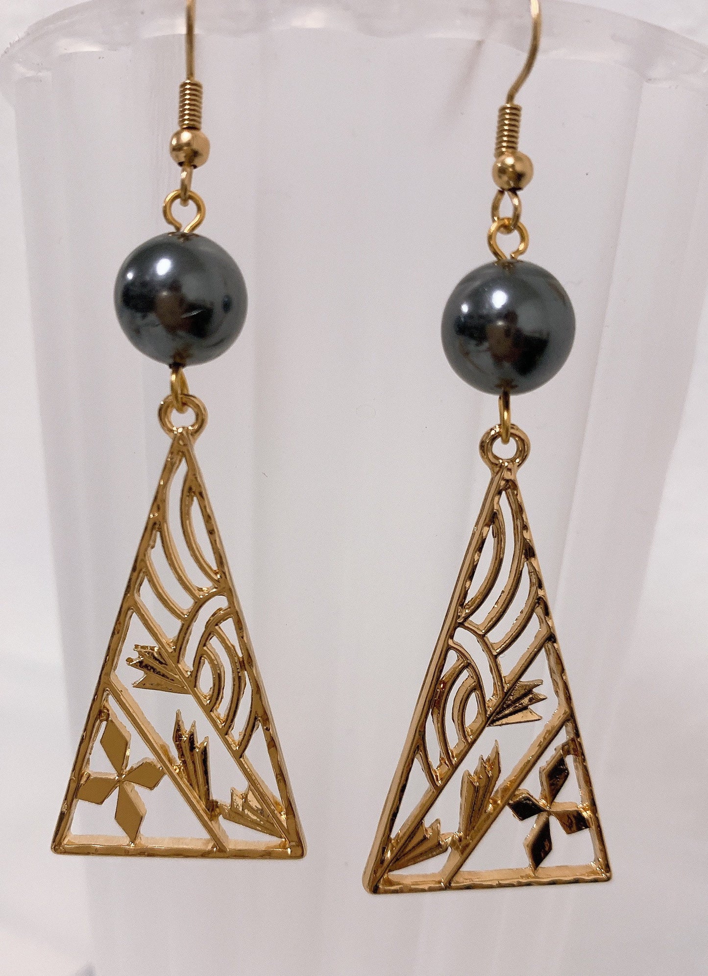 Hawaiian Tribal Tropical Flower Triangle Design : Hamilton Gold Earring with Shell Pearls