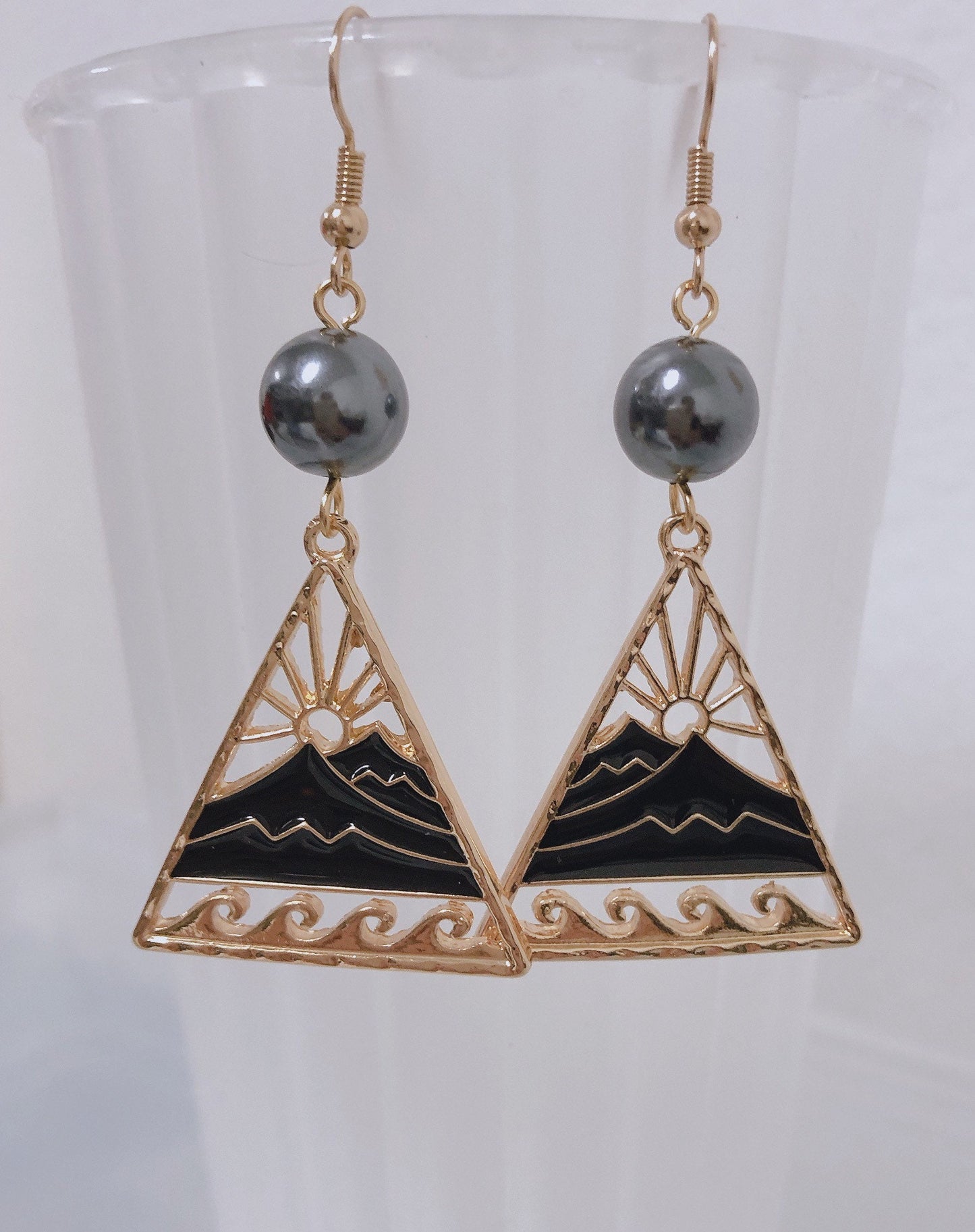 Mauna Kea with sun rise : Hamilton Gold Earring with Shell Pearls
