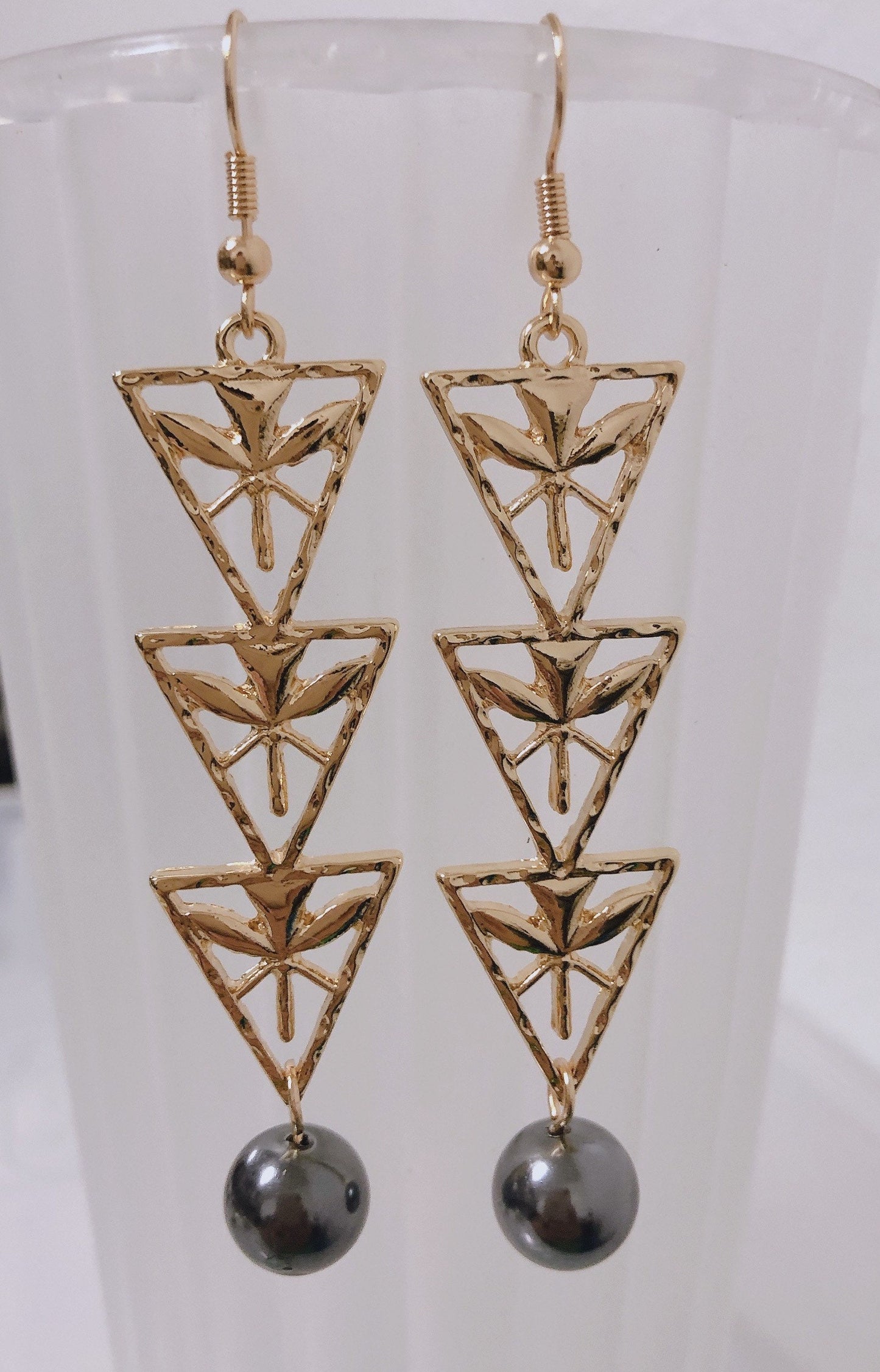 Mauna Kea with Kahili: Hamilton Gold Earring with Shell Pearls