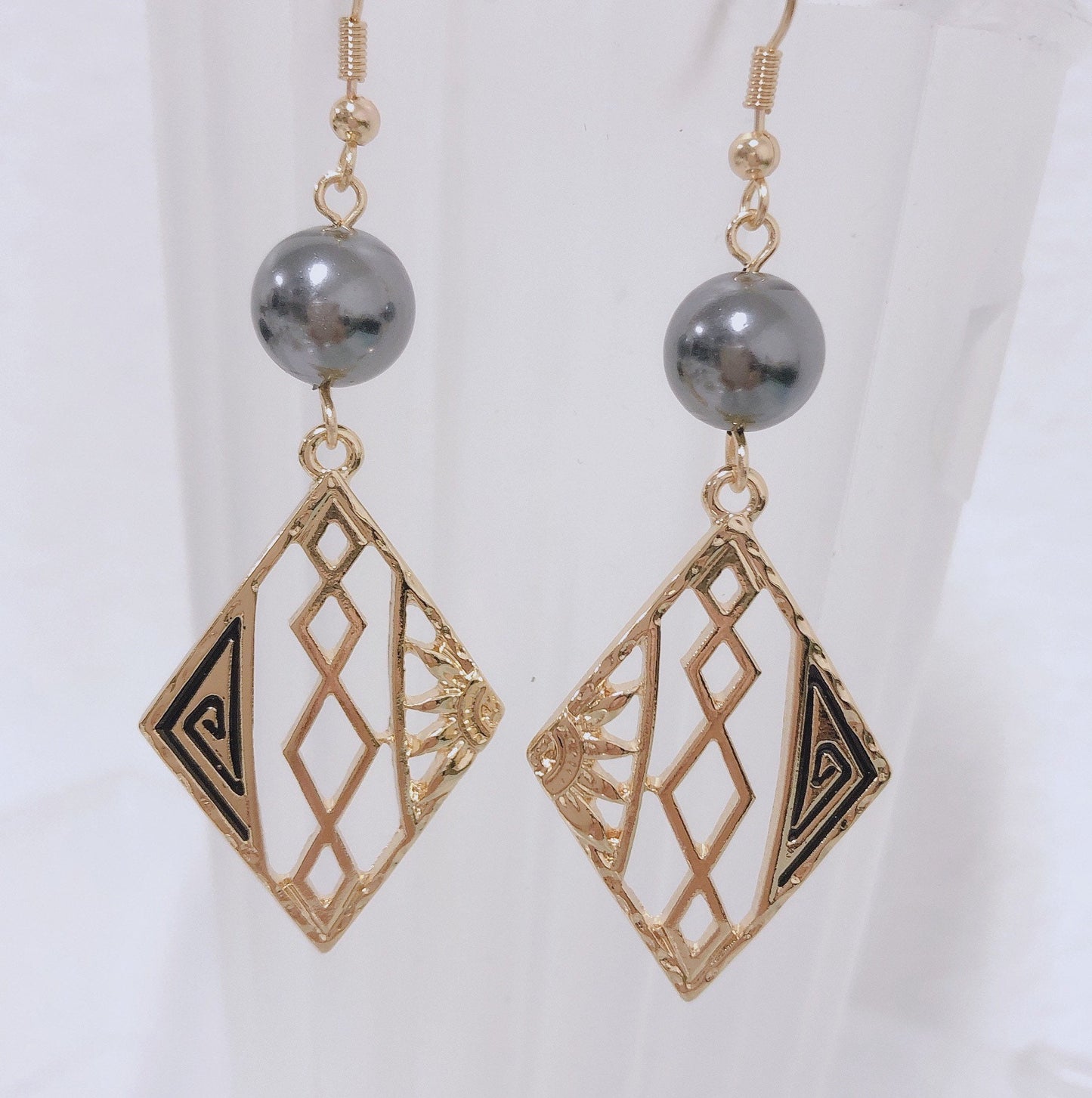 Mauna Kea Sun Black Hawaiian Tribal: Hamilton Gold Earring with Shell Pearls