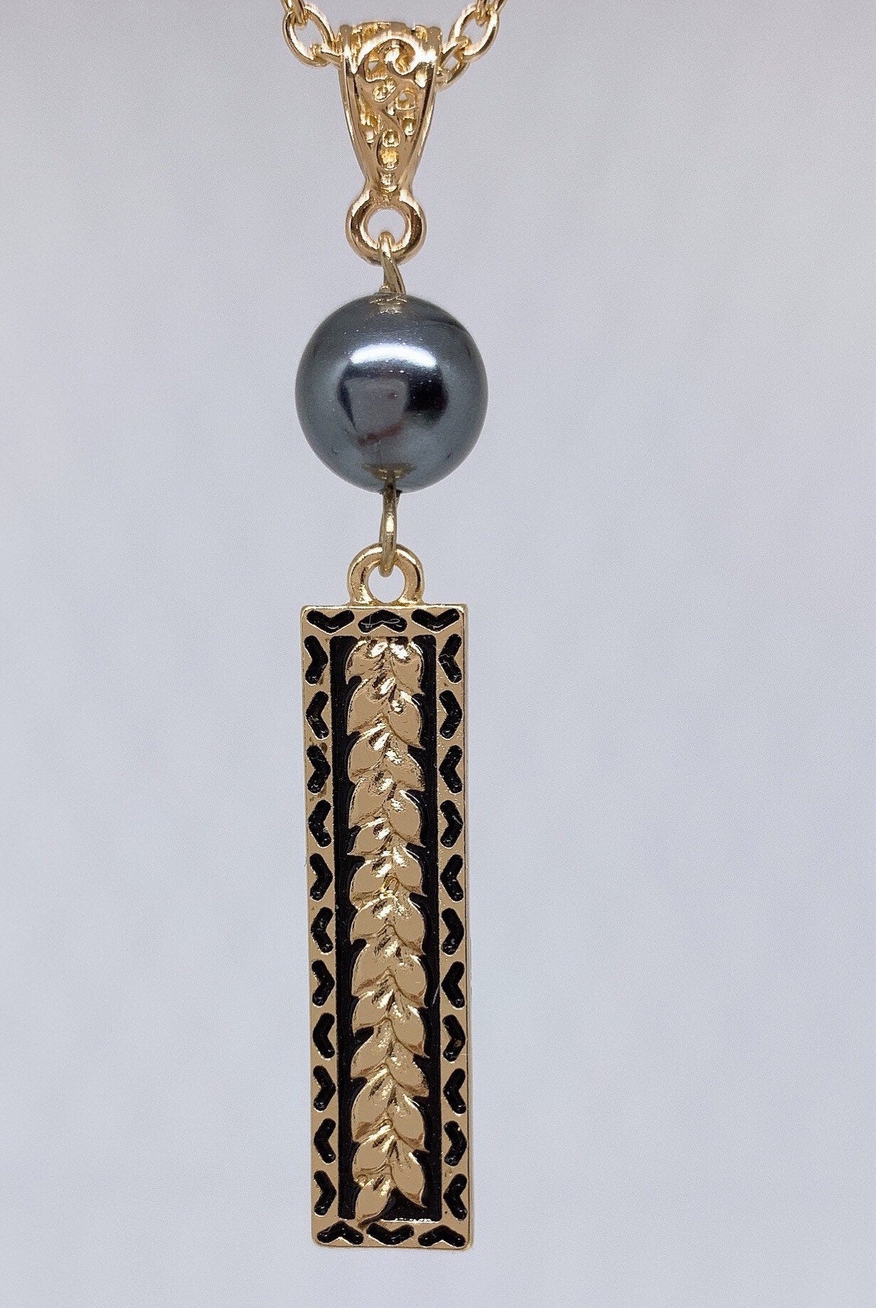 Maile lei Necklace : Hamilton Gold with Shell Pearls