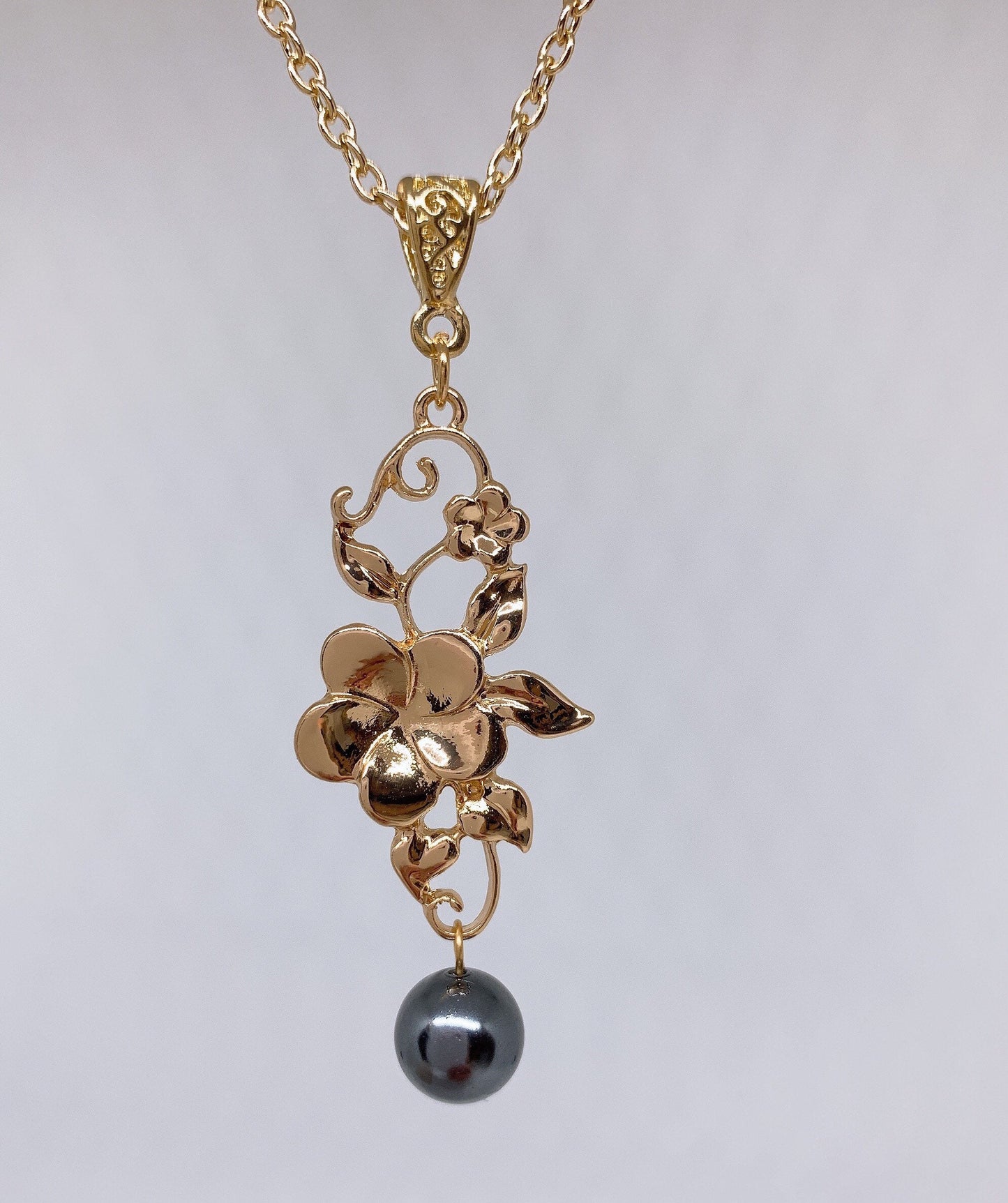 Hawaiian Plumeria Flowers Necklace : Hamilton Gold Earring with Shell Pearls