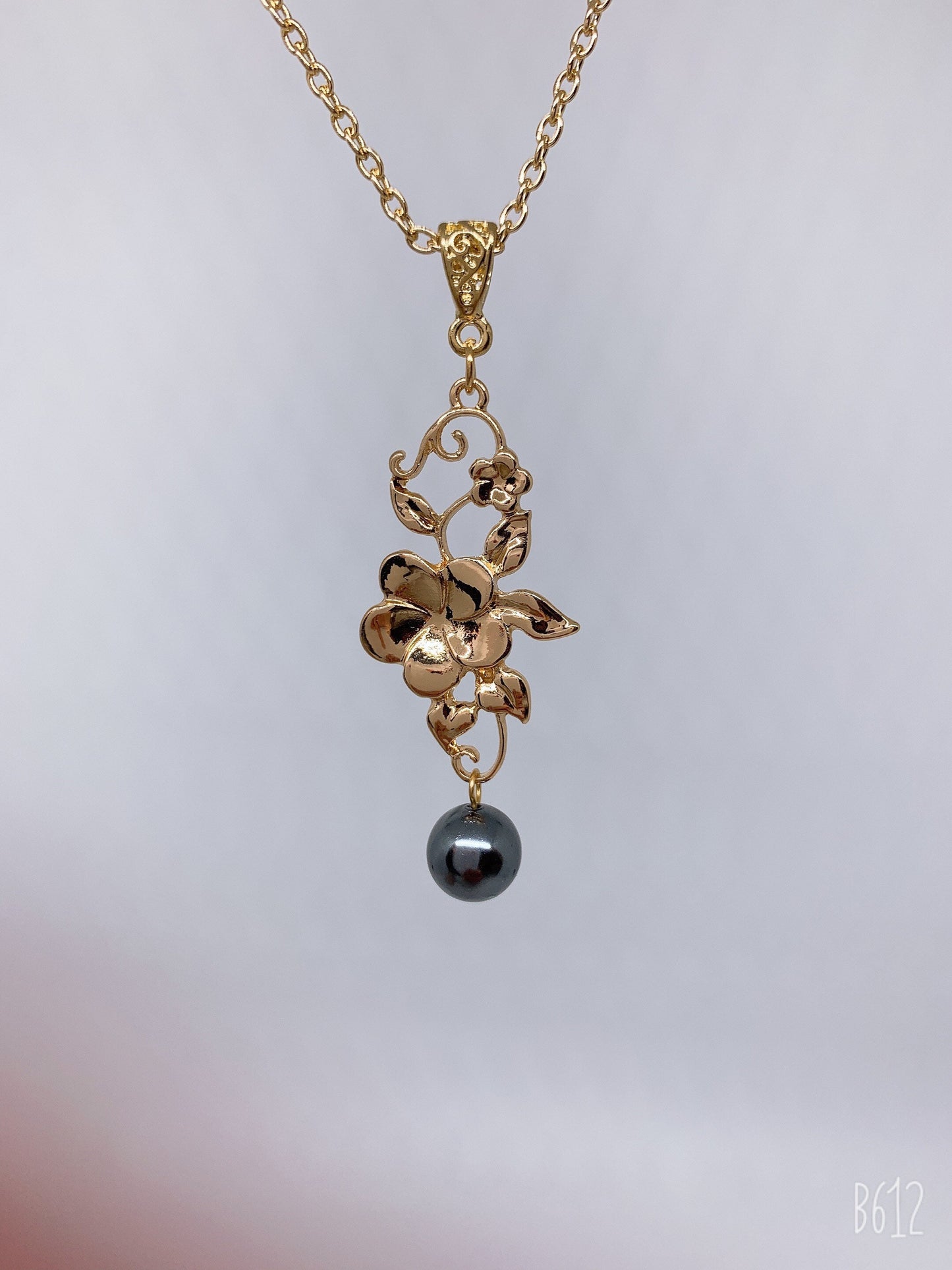 Hawaiian Plumeria Flowers Necklace : Hamilton Gold Earring with Shell Pearls