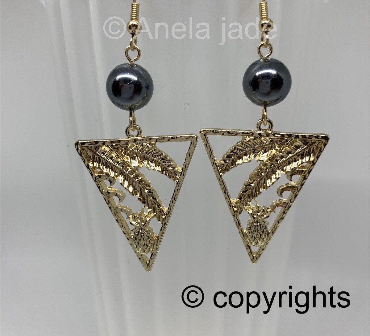 Hawaiian Tropical Banana Leafs and Pineapple : Hamilton Gold Earring with Shell Pearls