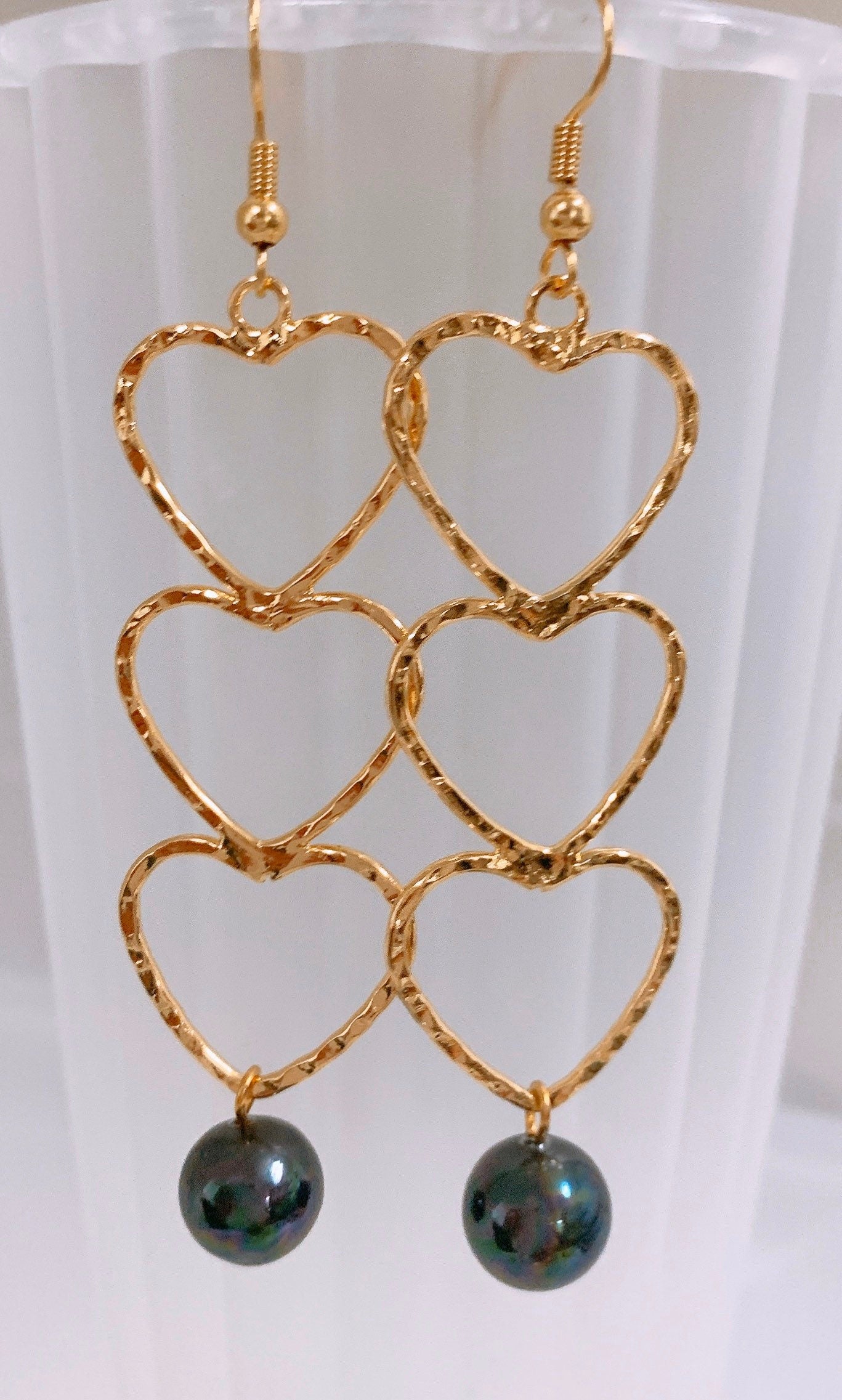 Ohana Three Hearts : Hamilton Gold Earring with Shell Pearls new color pearl shell