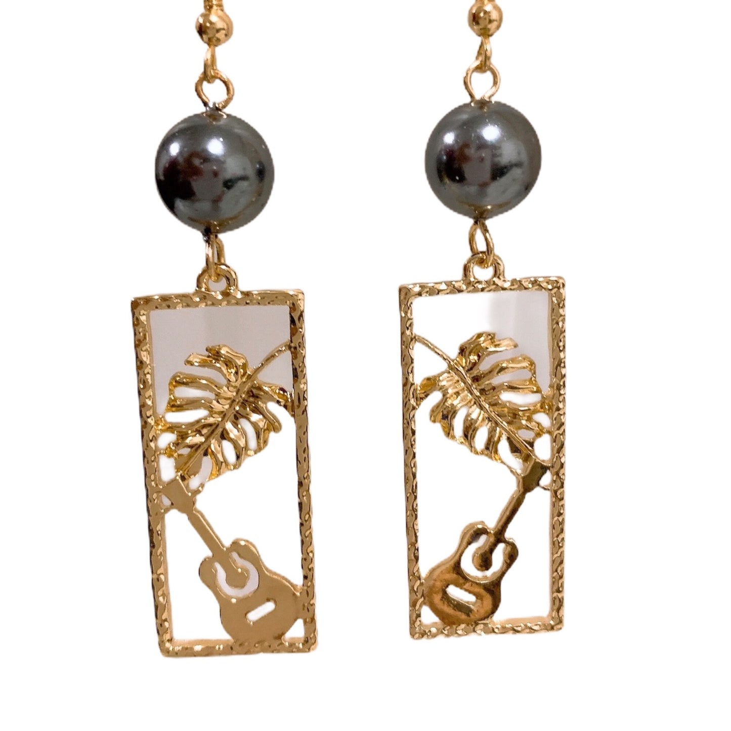 Monstera and Hawaiian Ukulele: Hamilton Gold Earring with Shell Pearls