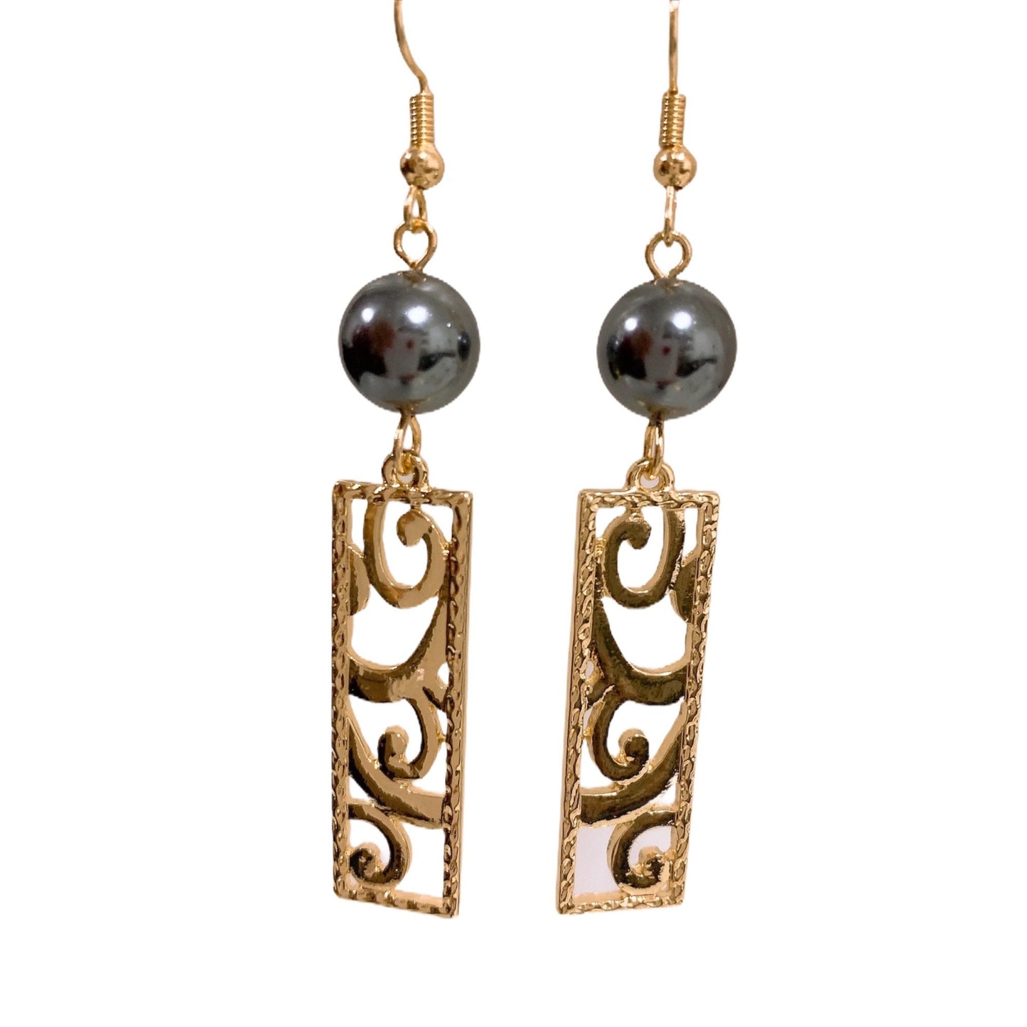 Hawaiian Waves Rectangle : Hamilton Gold Earring with Shell Pearls