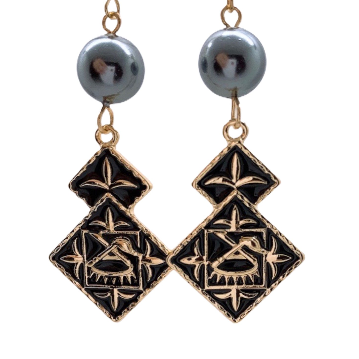 Samoan Kava Bowl Design : Hamilton Gold Earring with Shell Pearls
