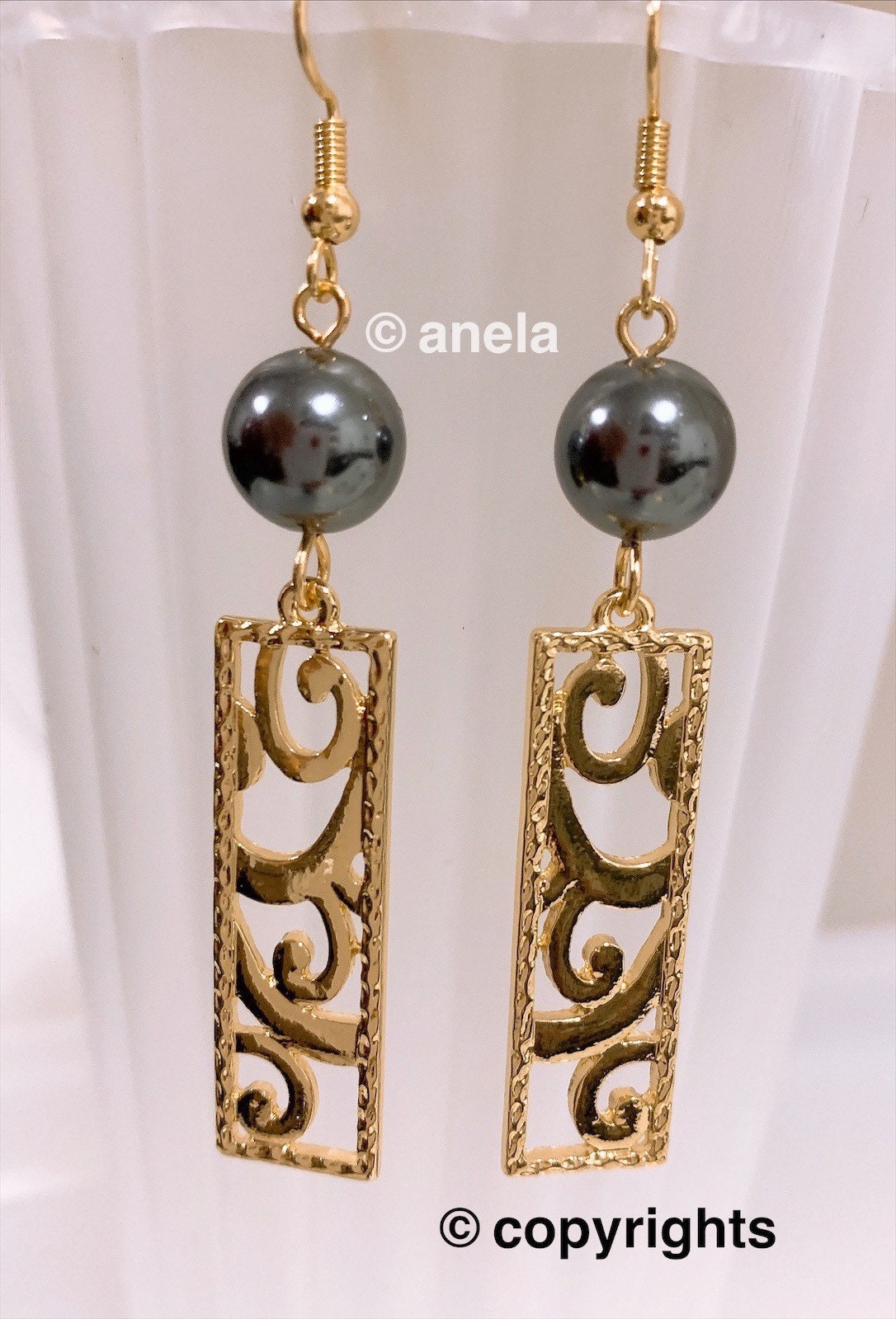 Hawaiian Waves Rectangle : Hamilton Gold Earring with Shell Pearls