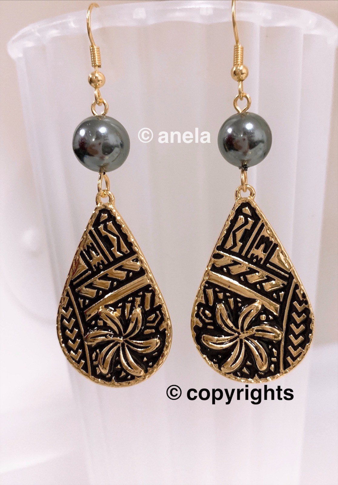 Tribal Design with Tiare Flower : Hamilton Gold Earring with Shell Pearls