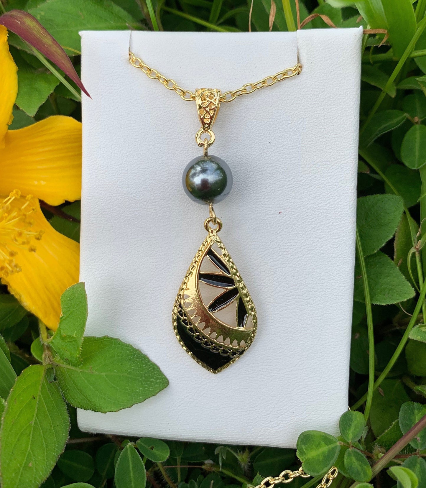 Tribal : Hamilton Gold Earring with Shell Pearls