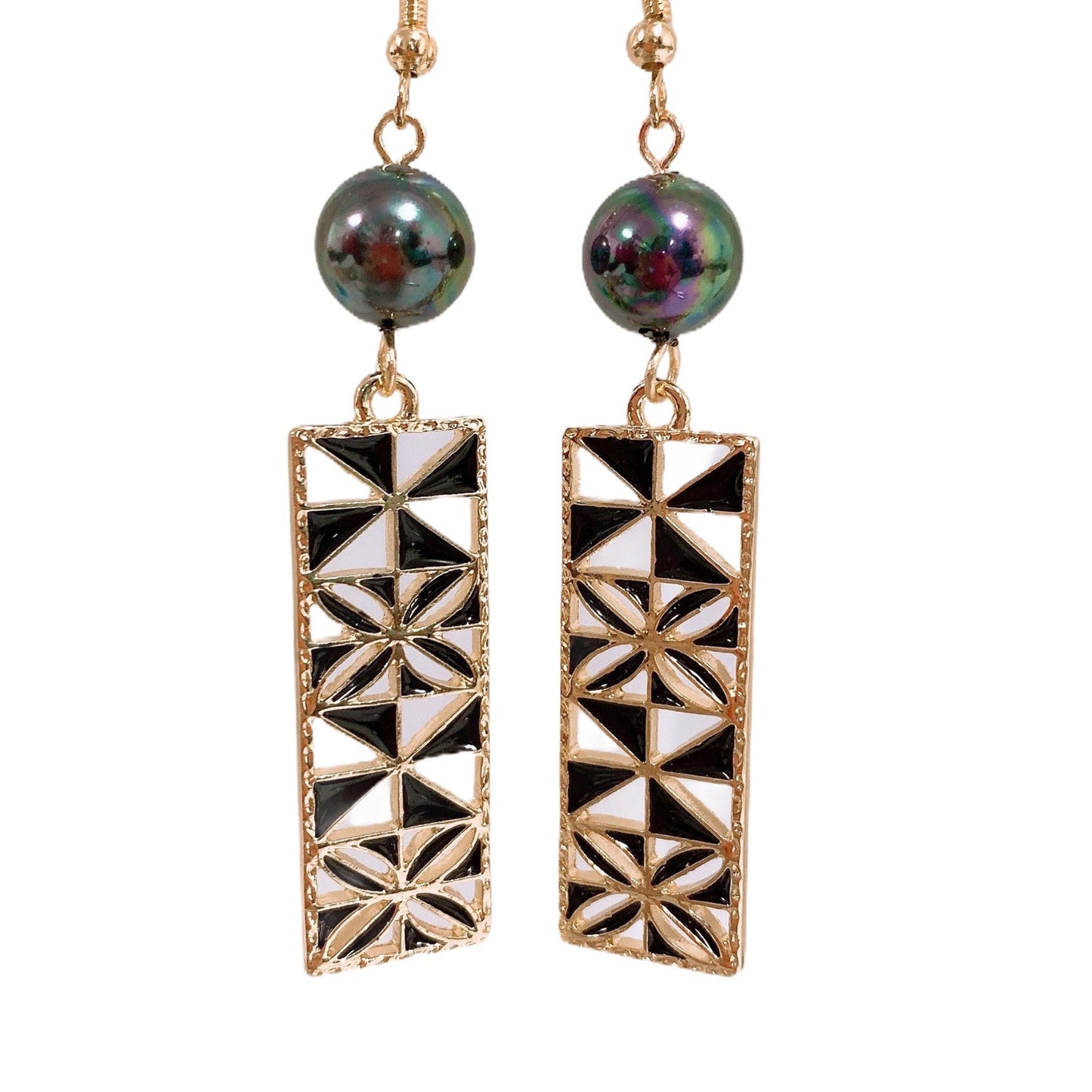 Hawaiian Quilt Patten Flowers Design: Hamilton Gold Earring with new rainbow Shell Pearls