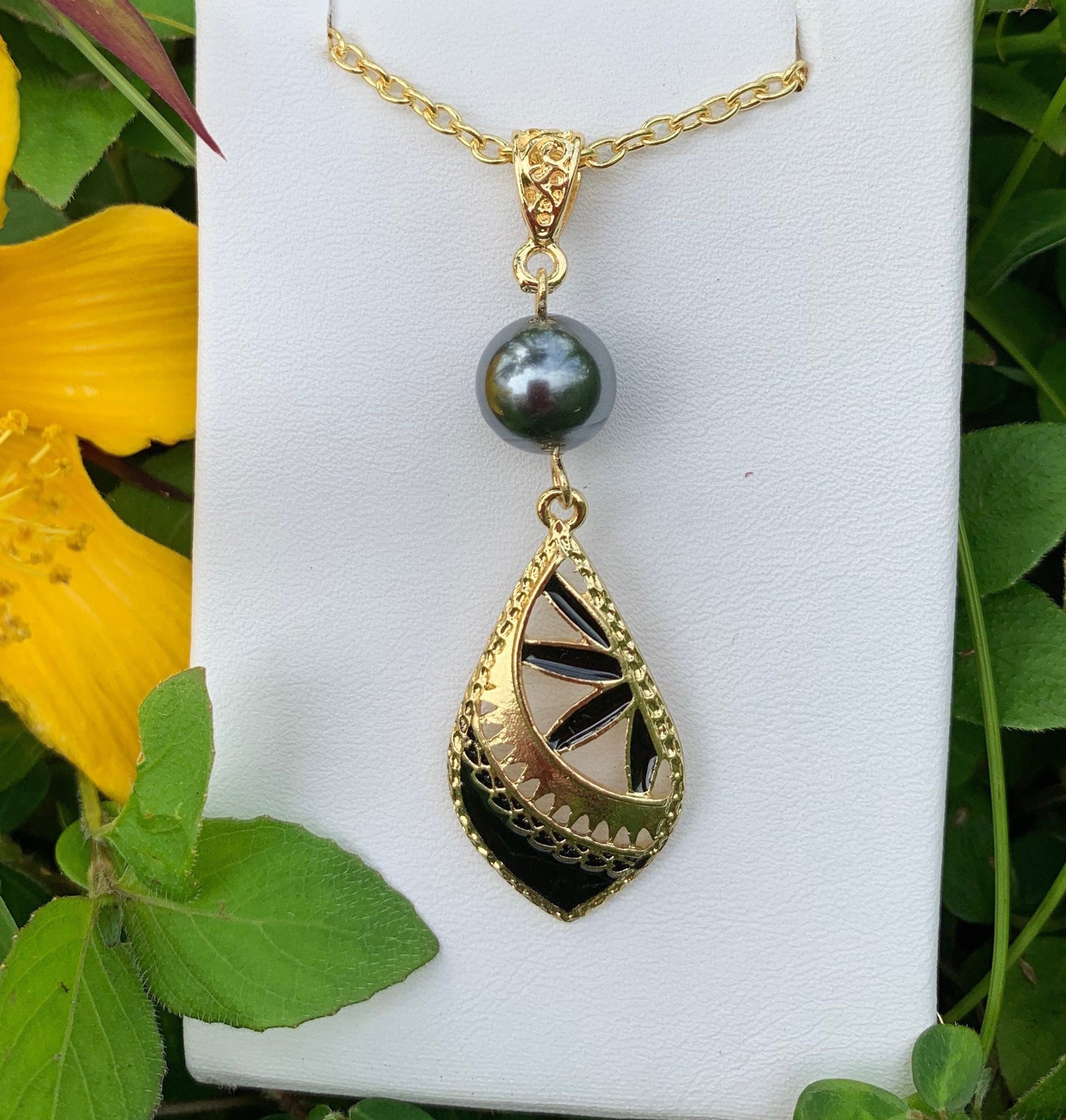 Tribal : Hamilton Gold Earring with Shell Pearls