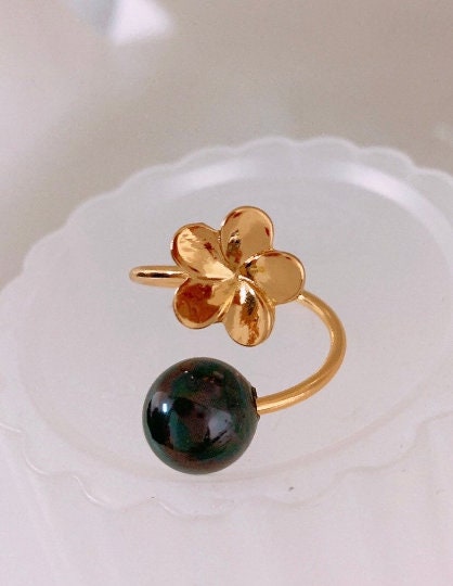 Hawaiian Plumeria Flowers Stud: Hamilton Gold Earring with Shell Pearls new color