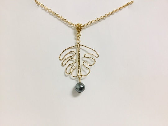 Monstera Wire: Hamilton Gold Earring with Shell Pearls