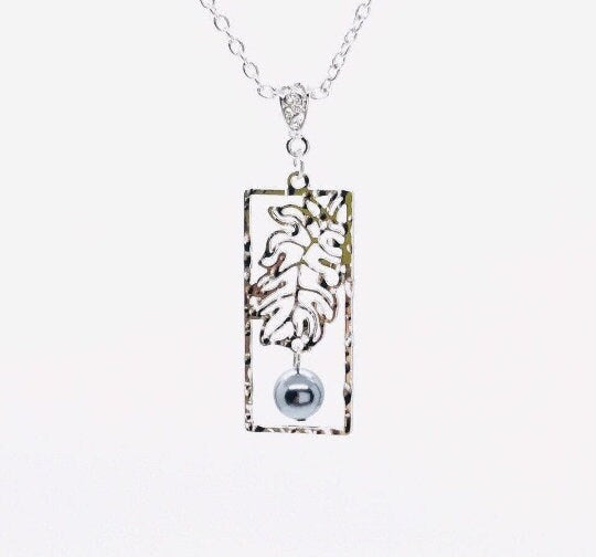 Hawaiian Ulu Leaf Design: Hamilton Silver Earring with Shell Pearls Breadfruit
