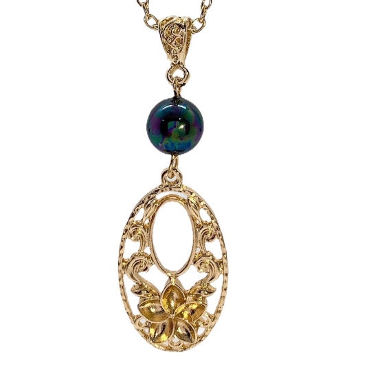 Hawaiian Plumeria Flowers : Hamilton Gold Earring with Shell Pearls new color